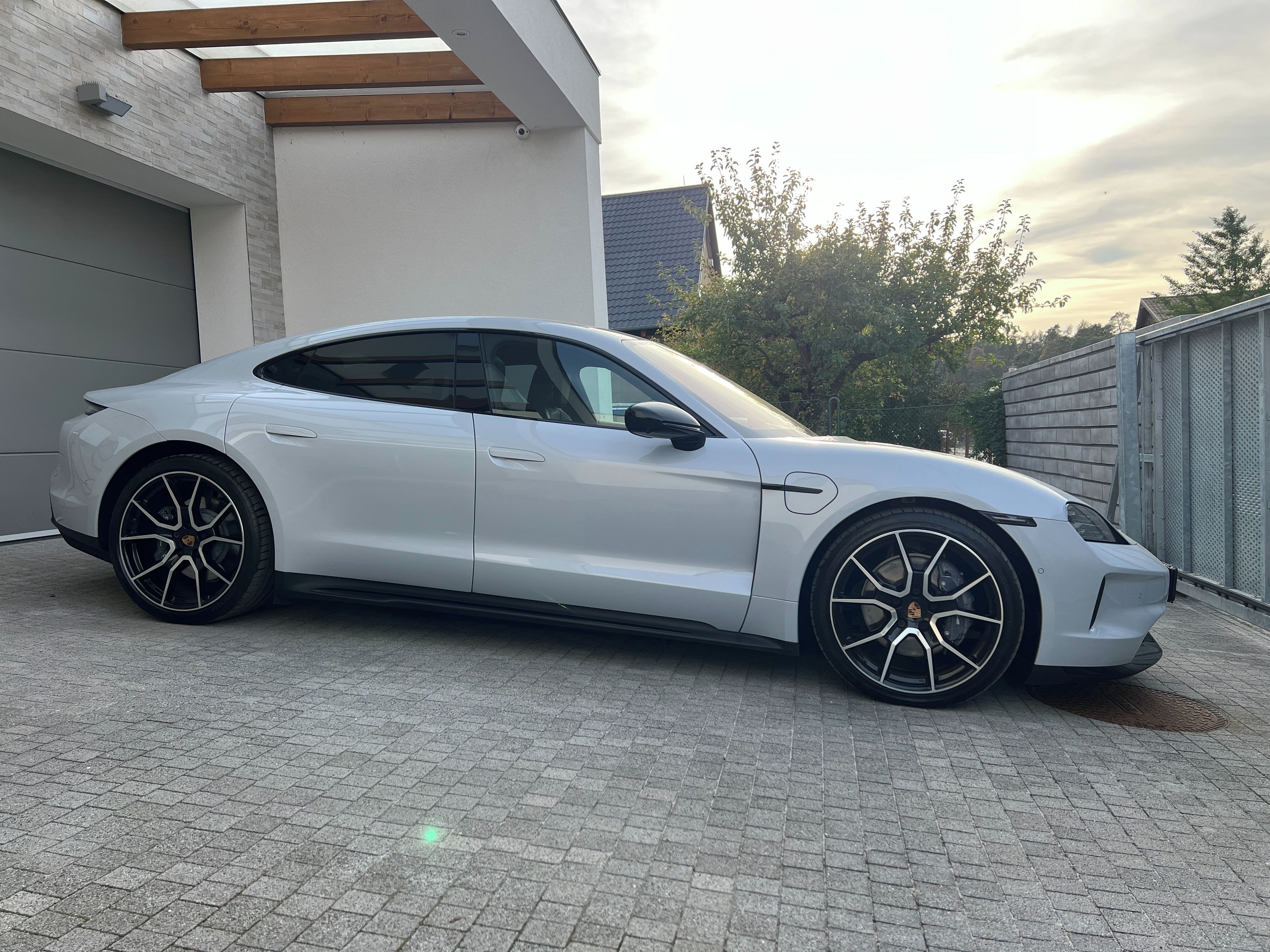 Porsche Taycan, Black Edition, InnoDri,360 - fotka 4