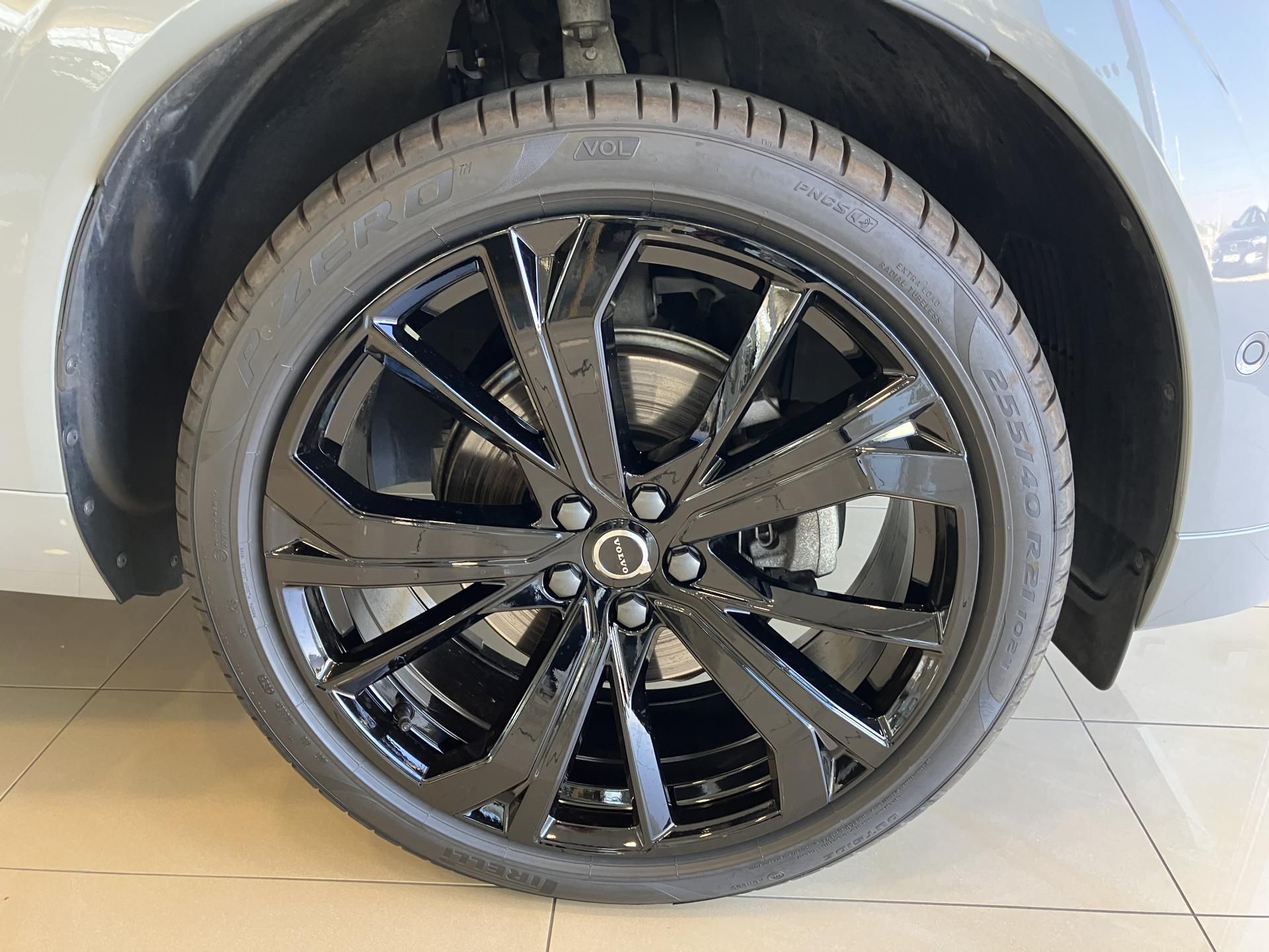 Volvo XC60, B5 AWD Black Edition Plus AT8 - fotka 5
