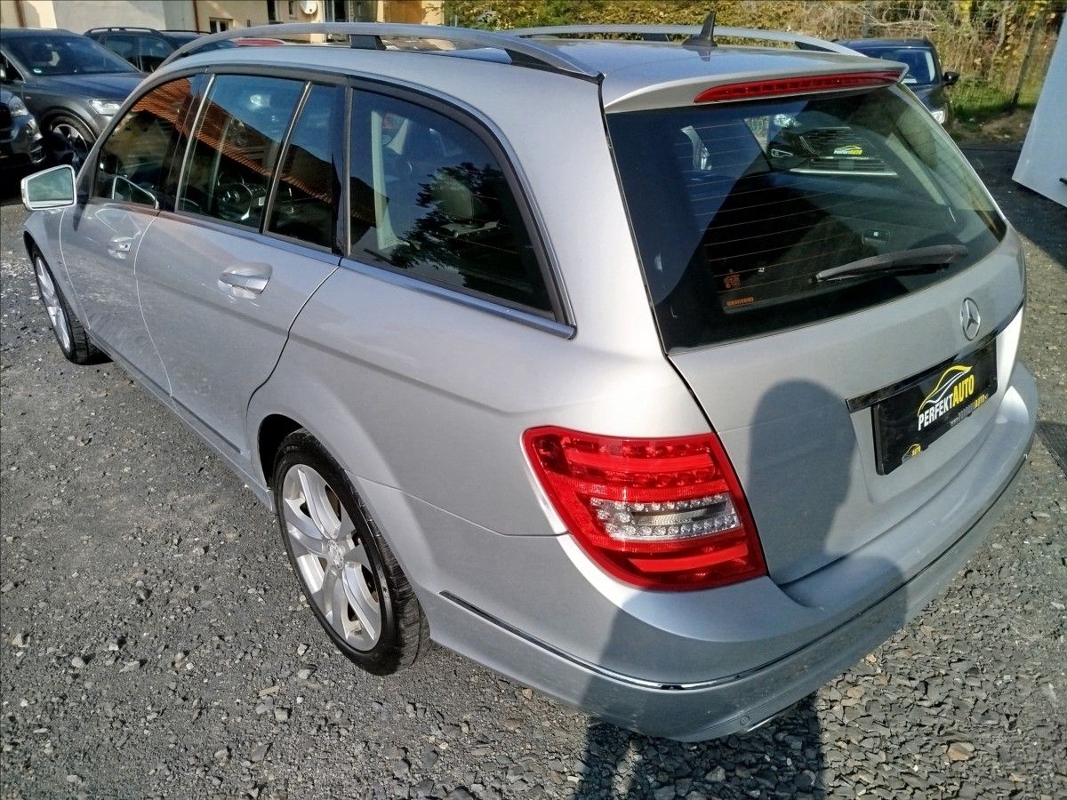 Mercedes-Benz Třídy C, 2,1 220 CDi 125kW, AVANTGARDE - fotka 4