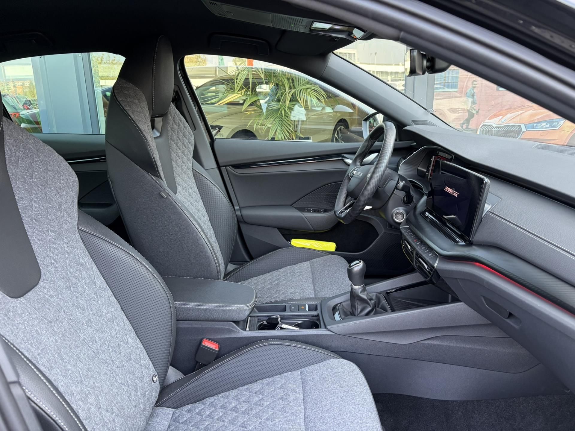 Škoda Octavia, 1.5TSI 110kW SPORTLINE - fotka 6