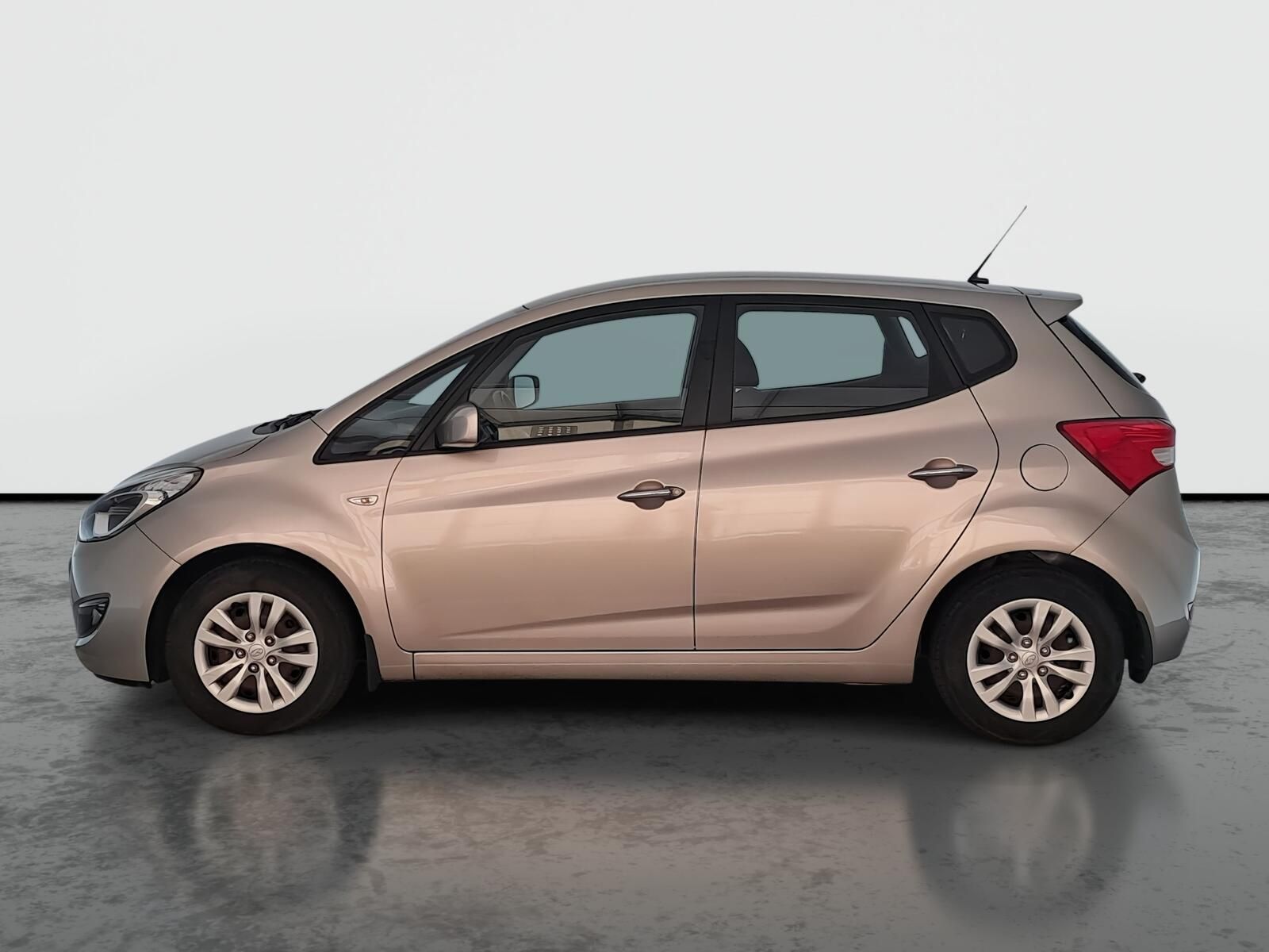 Hyundai ix20, 1.4 CVVT, ČR,1.maj, Serv.kniha - fotka 3