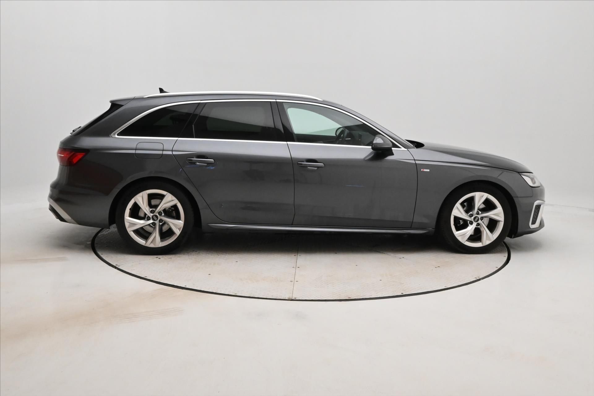 Audi A4, 2,0 TDI 120kW S-LINE S-Tronic - fotka 4