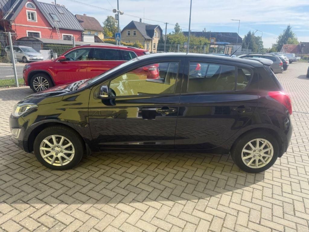 Hyundai i20, 1,2i VÝHŘ.SEDADLA JEN 107tis. - fotka 4