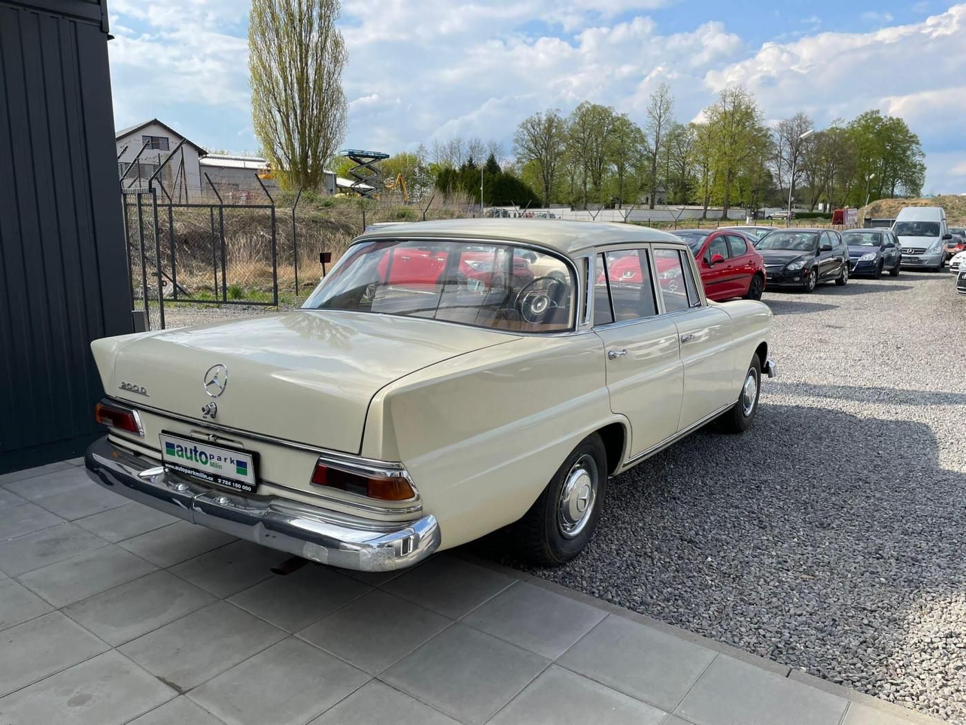 Mercedes-Benz, 2,0 200D - fotka 4