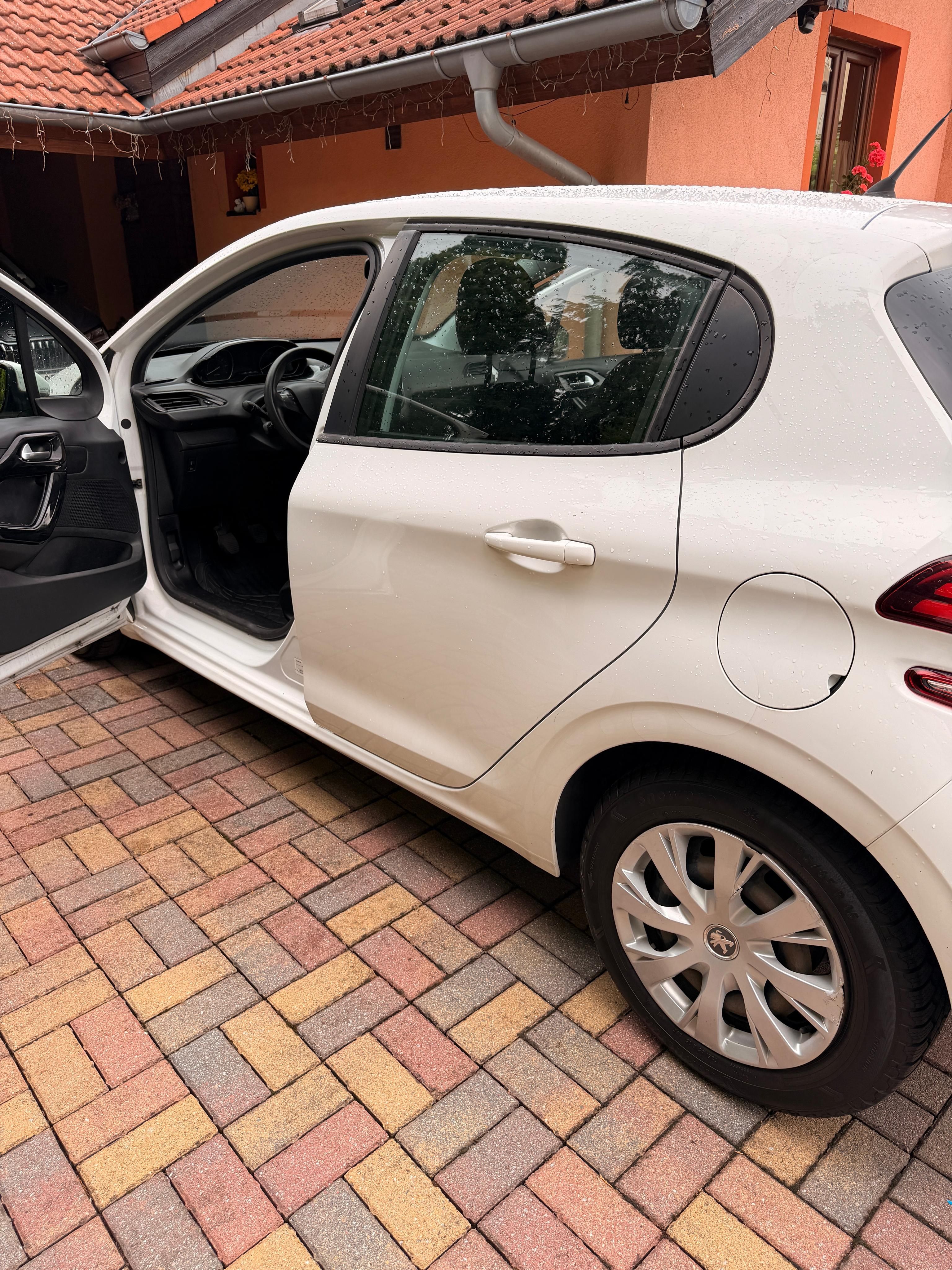 Peugeot 208 - fotka 4