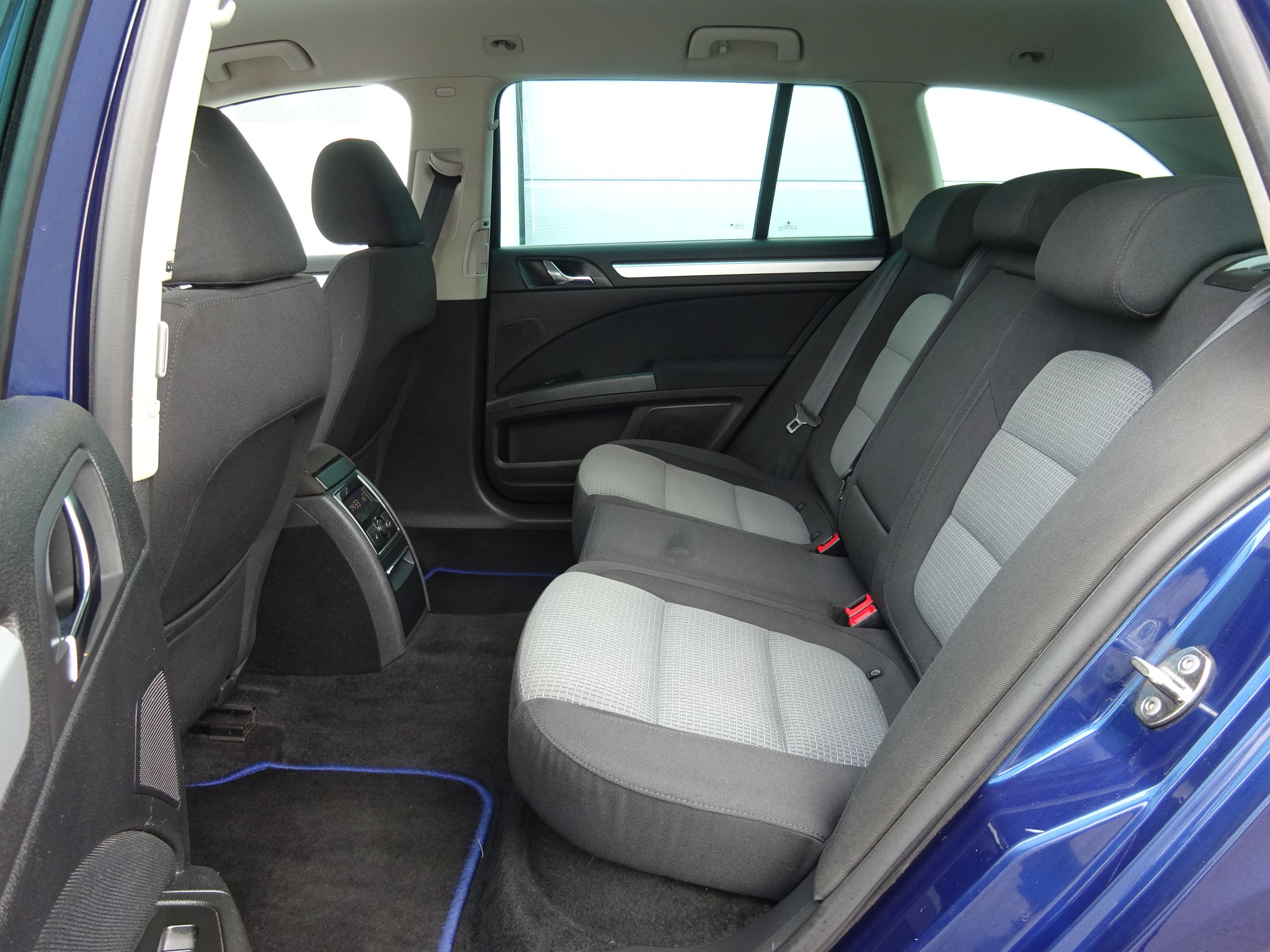 Škoda Superb, 2.0 TDi - fotka 6