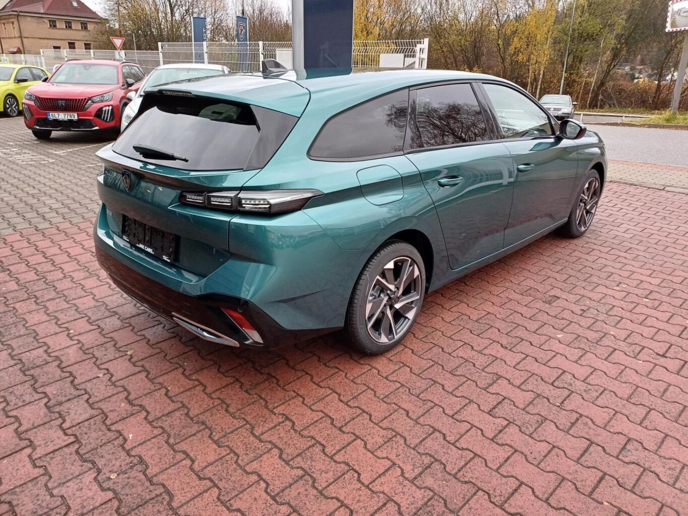 Peugeot 308, SW ALLURE BlueHDi 130 EAT8 - fotka 5