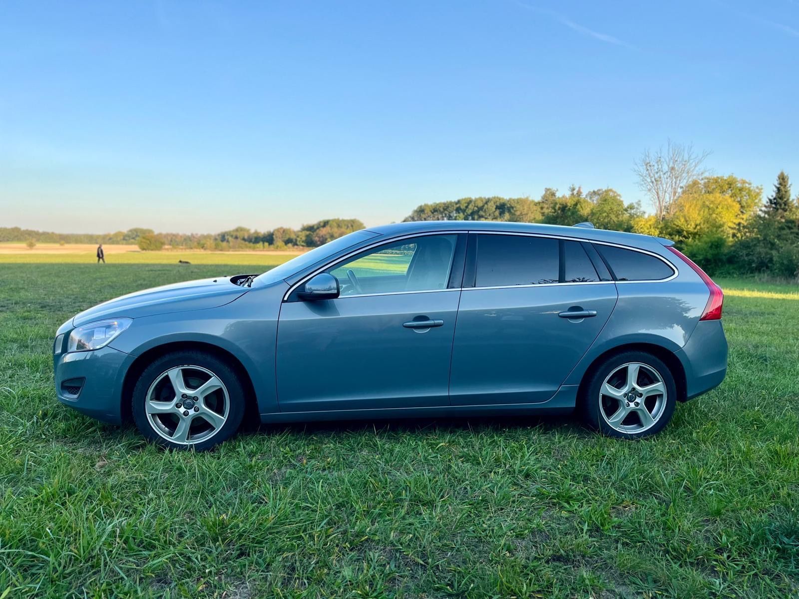 Volvo V60, Volvo V60 D3,120kw,AC,servis - fotka 5