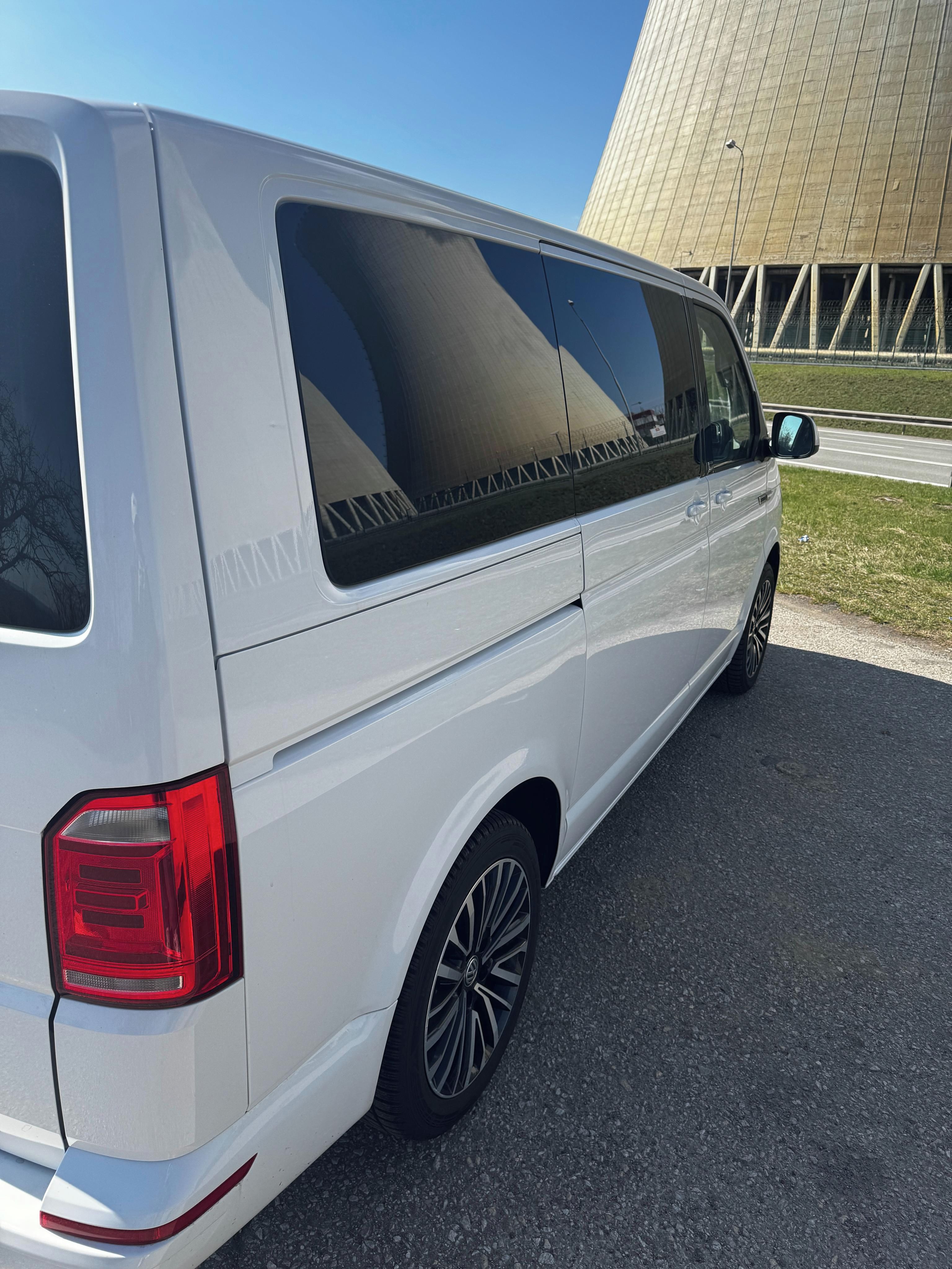 Volkswagen Multivan, VW Multivan T6, 2.0 TDI BiTDI - fotka 5