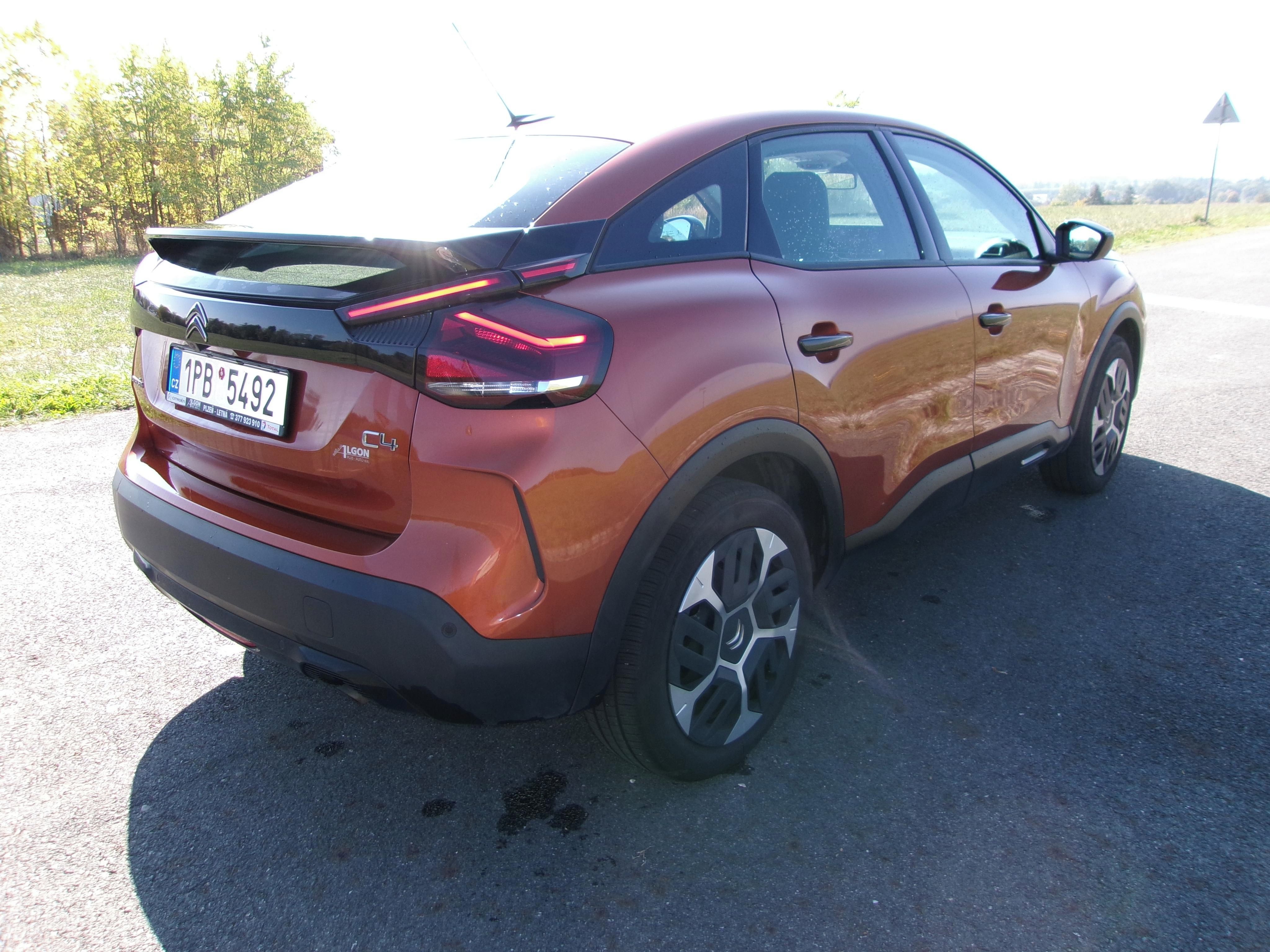 Citroën C4, 1,2 96KW 1maj ČR servisované - fotka 5