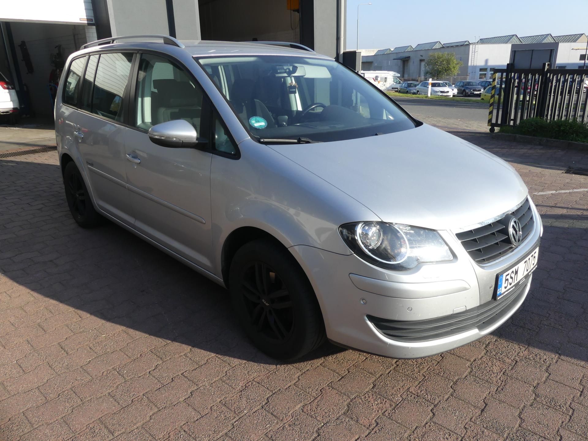 Volkswagen Touran, 1,4  DSG automat - fotka 2