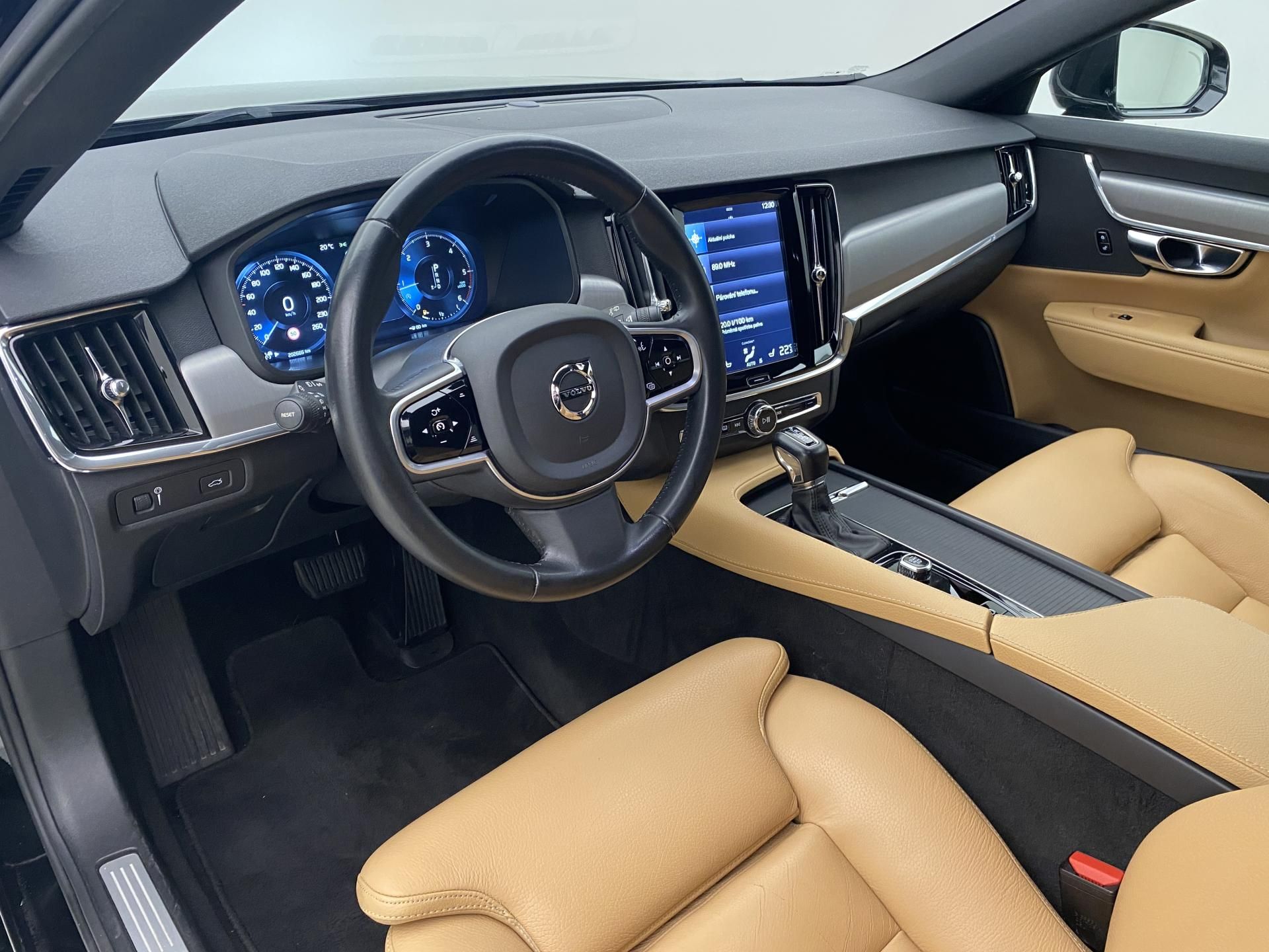 Volvo V90, D4 MOMENTUM AUT - fotka 4