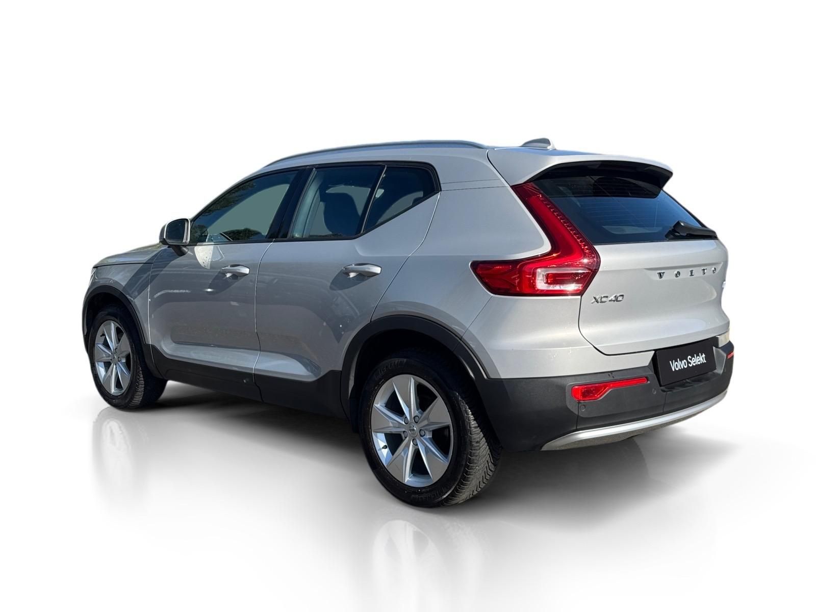 Volvo XC40, B3 FWD // 1. maj // ČR + kola - fotka 3
