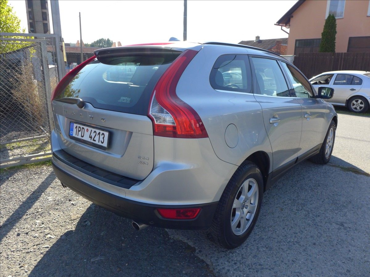 Volvo XC60, 2,4 D  4x4, NAVI, 1.MAJITEL - fotka 6