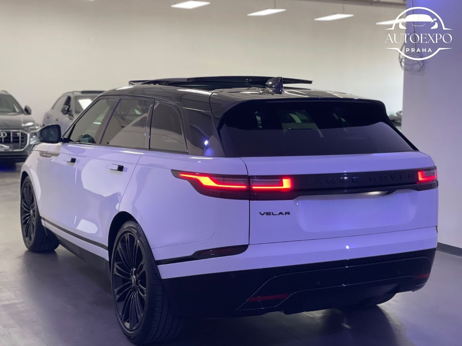 Land Rover Range Rover Velar, 2.0 D200 DYNAMIC AWD - fotka 4