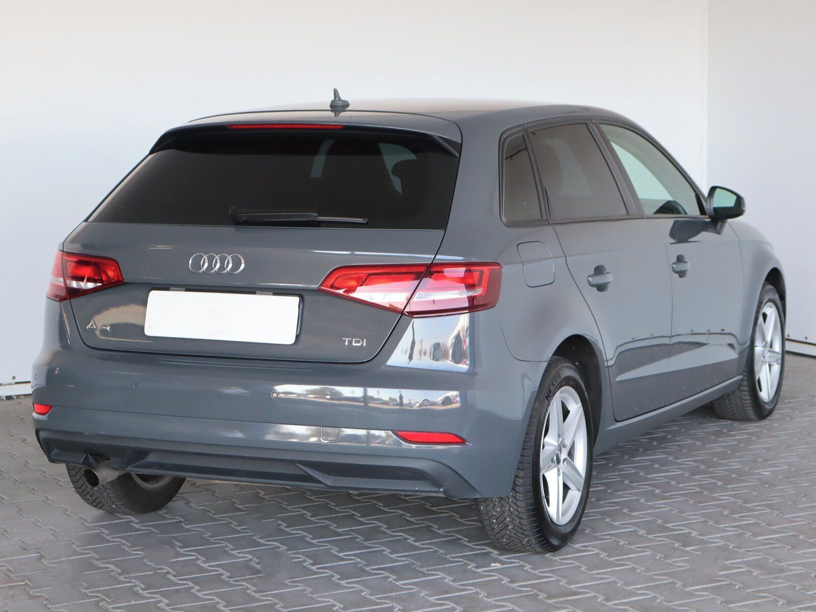 Audi A3, 1.6 TDI, Automat - fotka 5