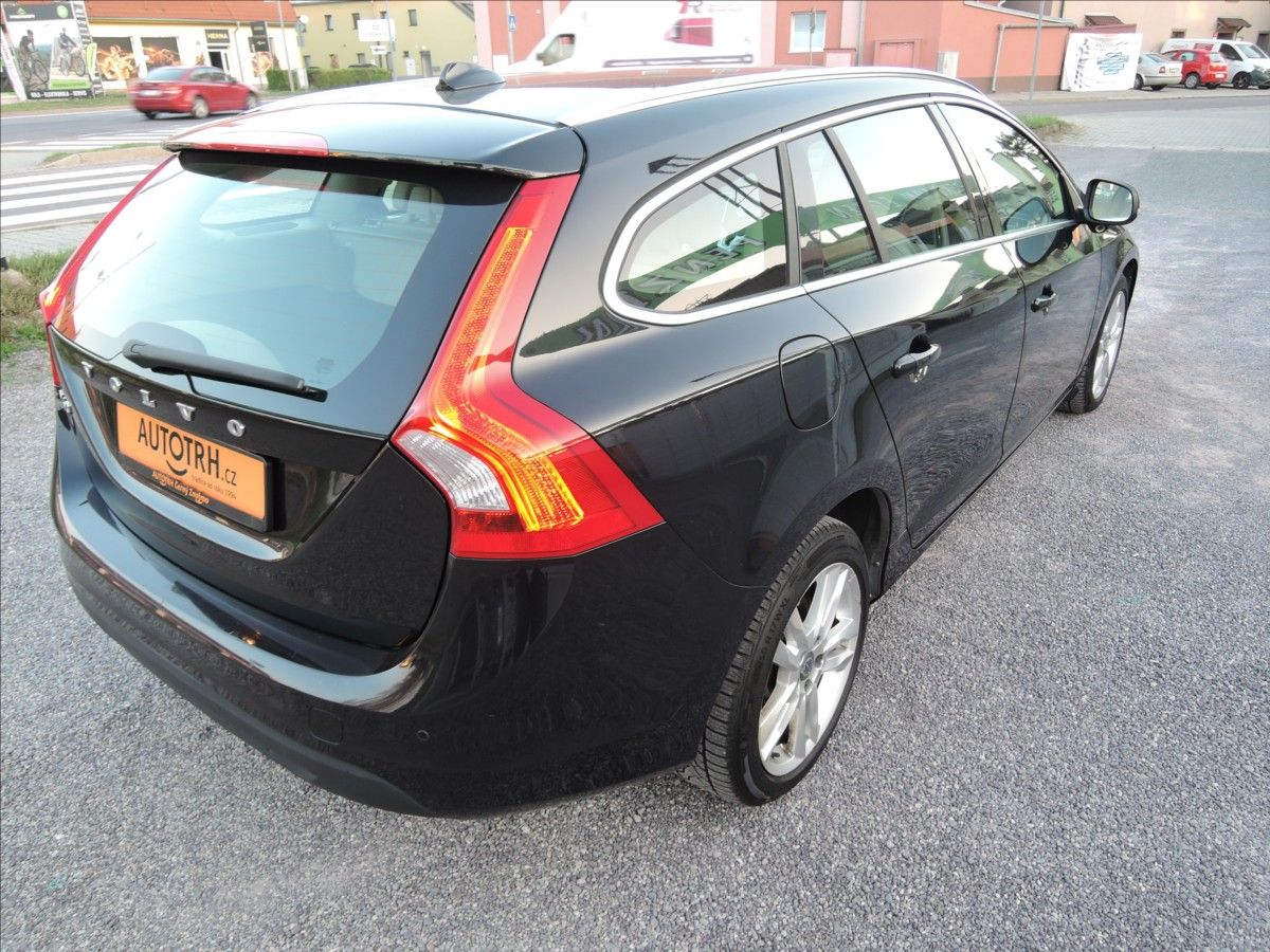 Volvo V60, 2,0 D4 Aut. Navi Kůže Servis - fotka 6