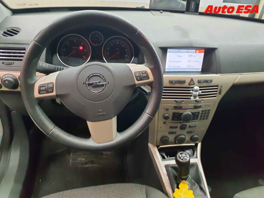 Opel Astra, 1.9 CDTi,xenon,autoAC - fotka 3
