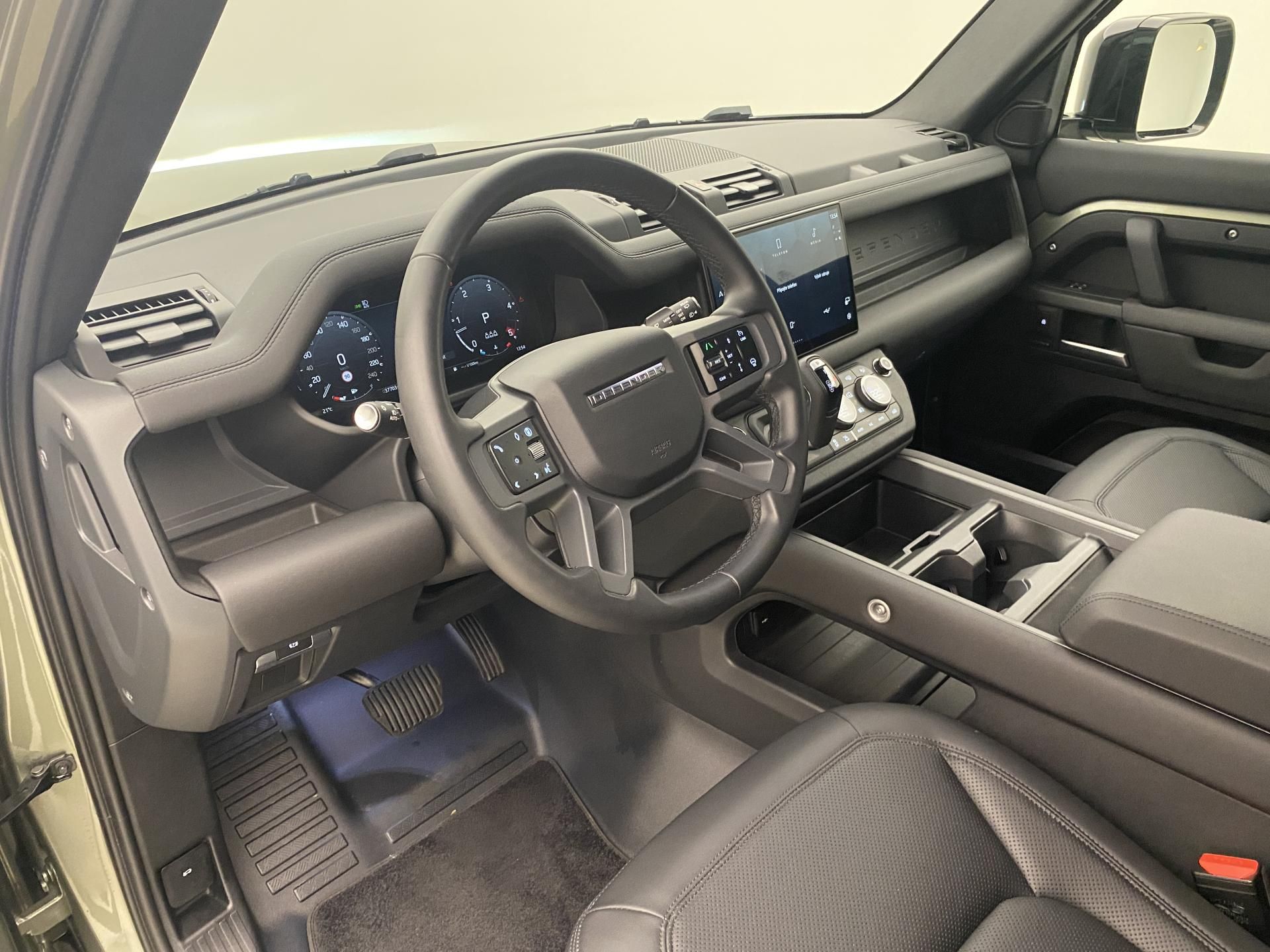 Land Rover Defender, 110 D300 X-DYNAMIC SE AWD CZ - fotka 4