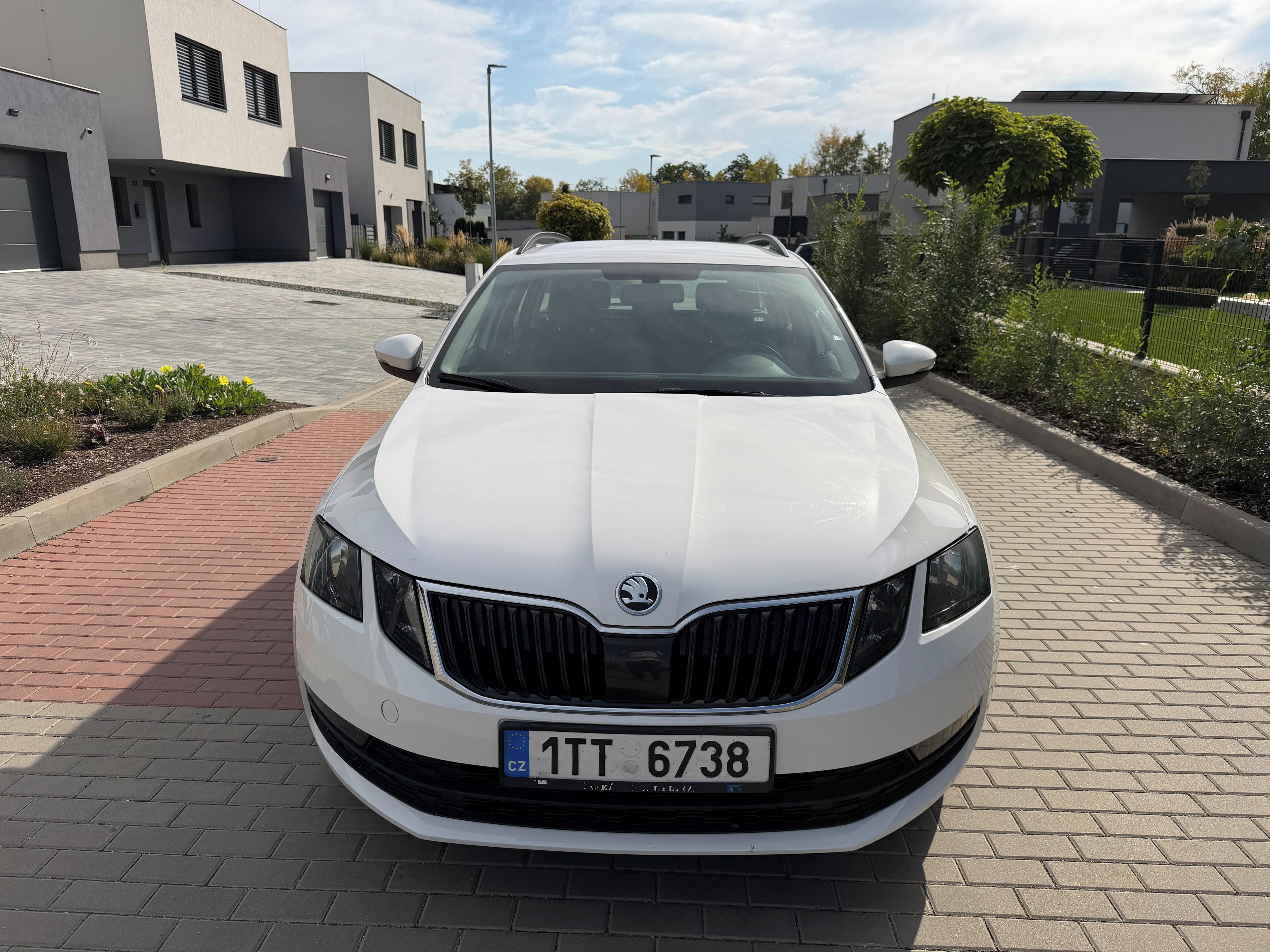Škoda Octavia, 1.6 TDI DPH pravidelný servis - fotka 2