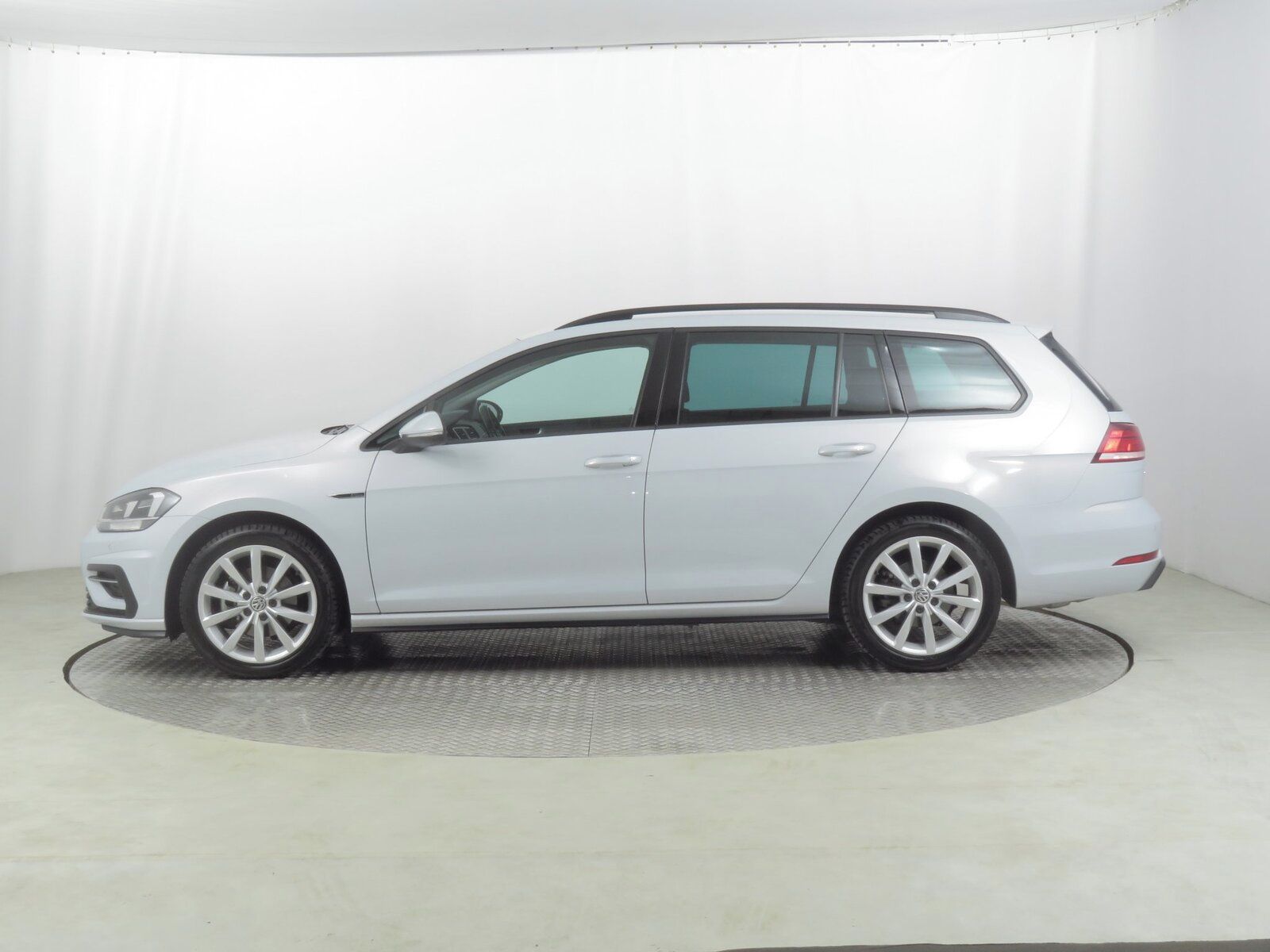 Volkswagen Golf, 1.5 TSI, R-Line - fotka 3