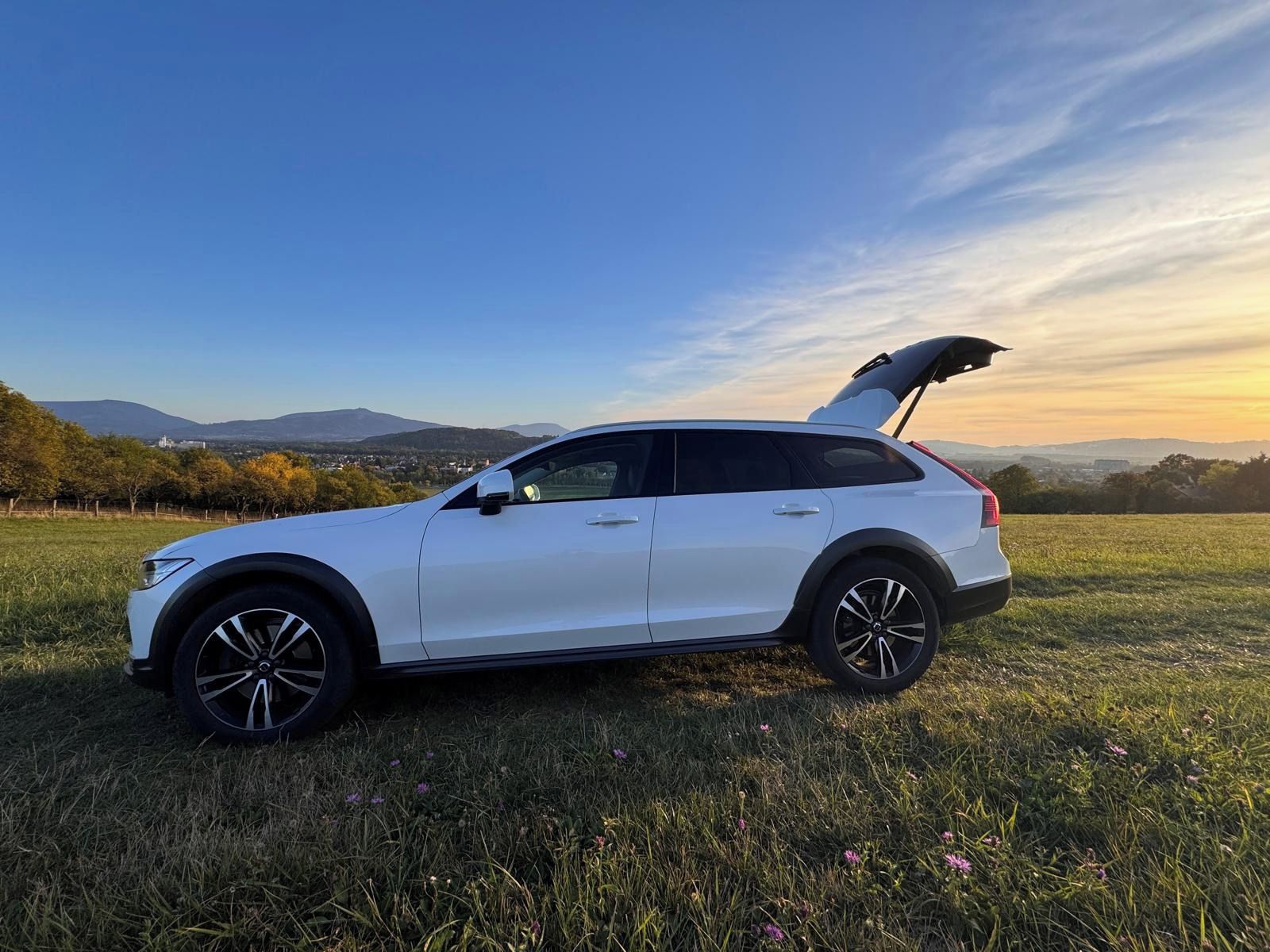 Volvo V90, Volvo V90 Cross Country B4 AWD - fotka 5