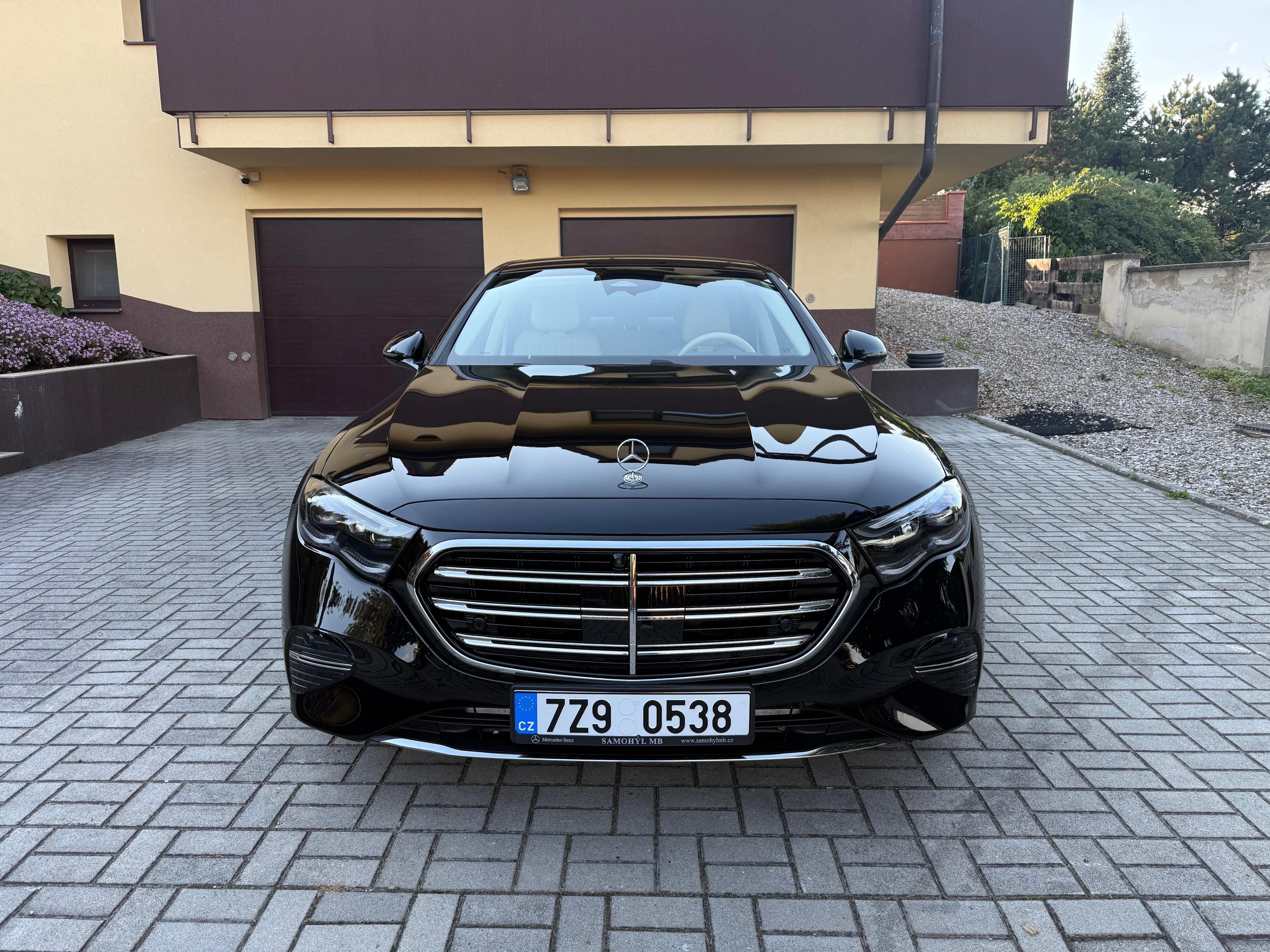 Mercedes-Benz Třídy E, Mercedes - Benz E 200 4MATIC - fotka 2