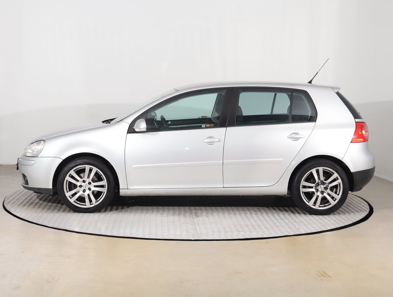 Volkswagen Golf, 1.9 TDI, Automatická klima - fotka 3