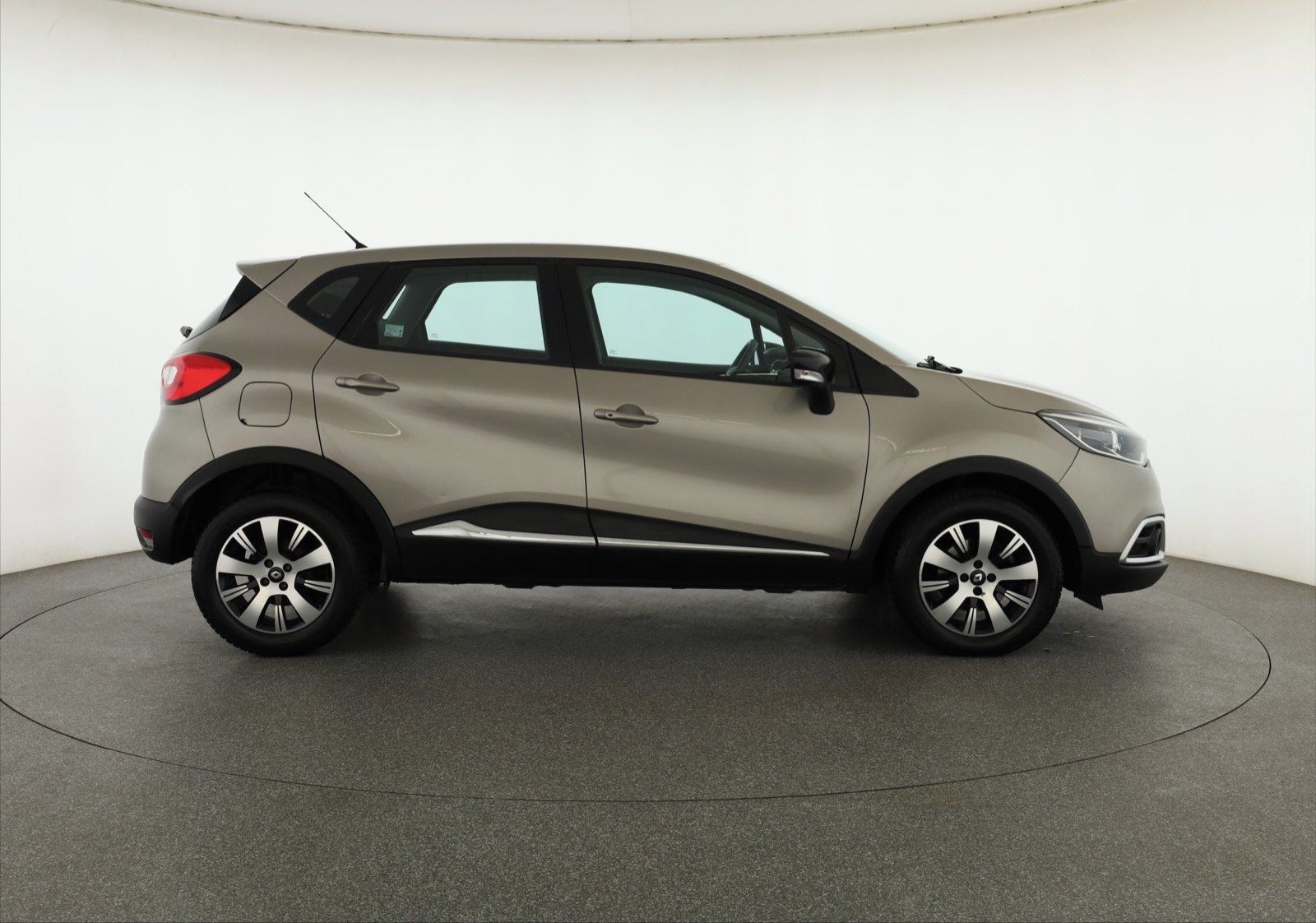Renault Captur, 1.2 TCe, Automat, Navi - fotka 6