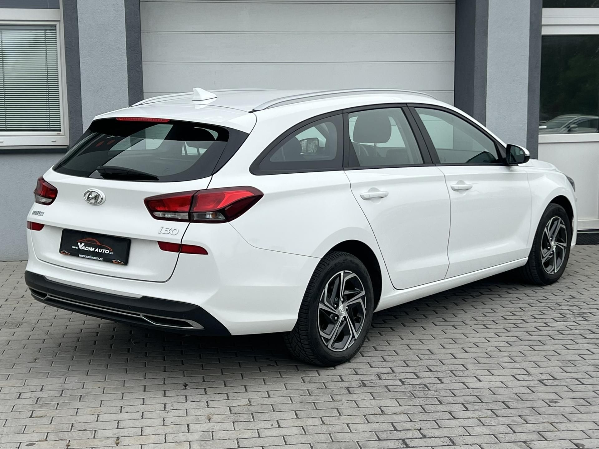 Hyundai i30, 1.5i KAMERA 1.MAJITEL ČR - fotka 4