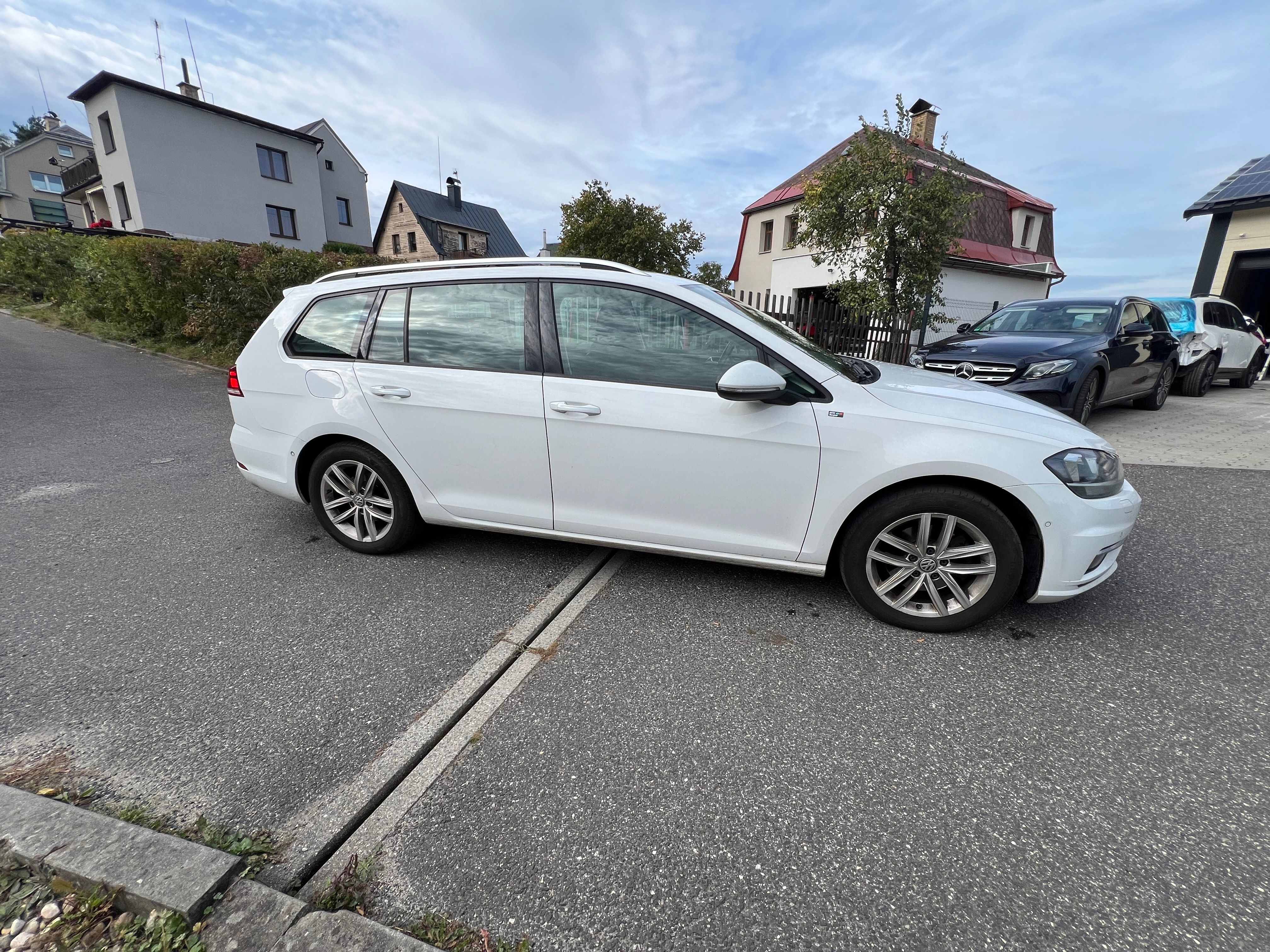 Volkswagen Golf, VW Golf Variant 2.0 TDI DSG - fotka 3