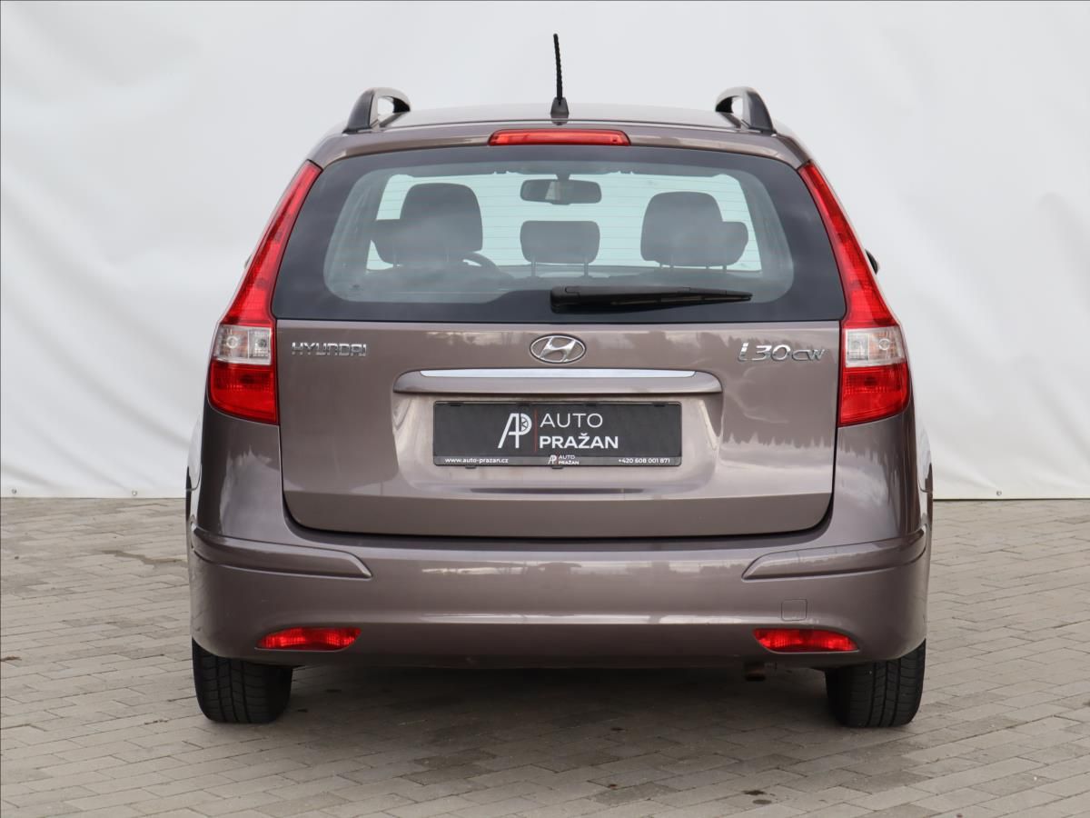 Hyundai i30, 1,6   i SW DigiKlima,Tempomat, - fotka 5