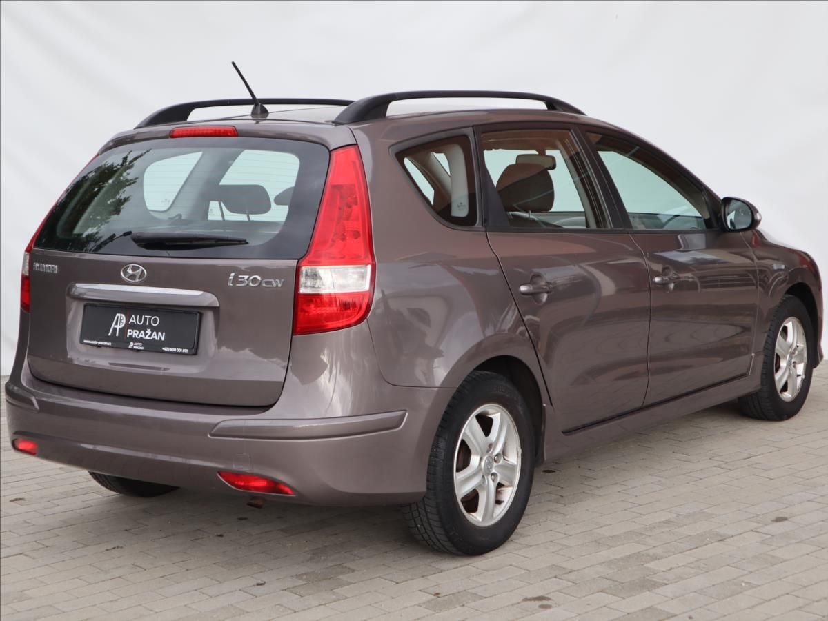Hyundai i30, 1,6   i SW DigiKlima,Tempomat, - fotka 6