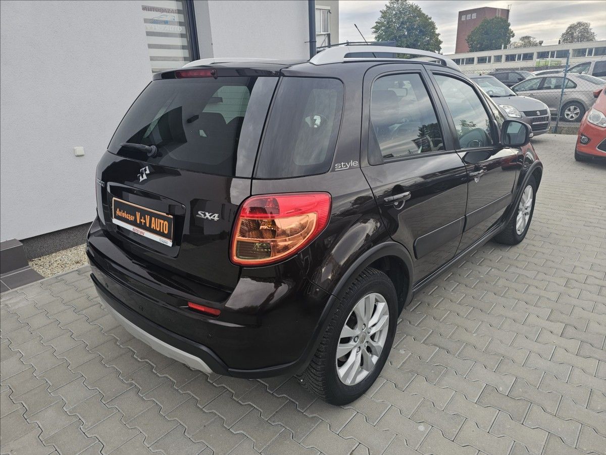 Suzuki SX4, 1,6 VVTI 88KW STYLE  AUTOMAT - fotka 6