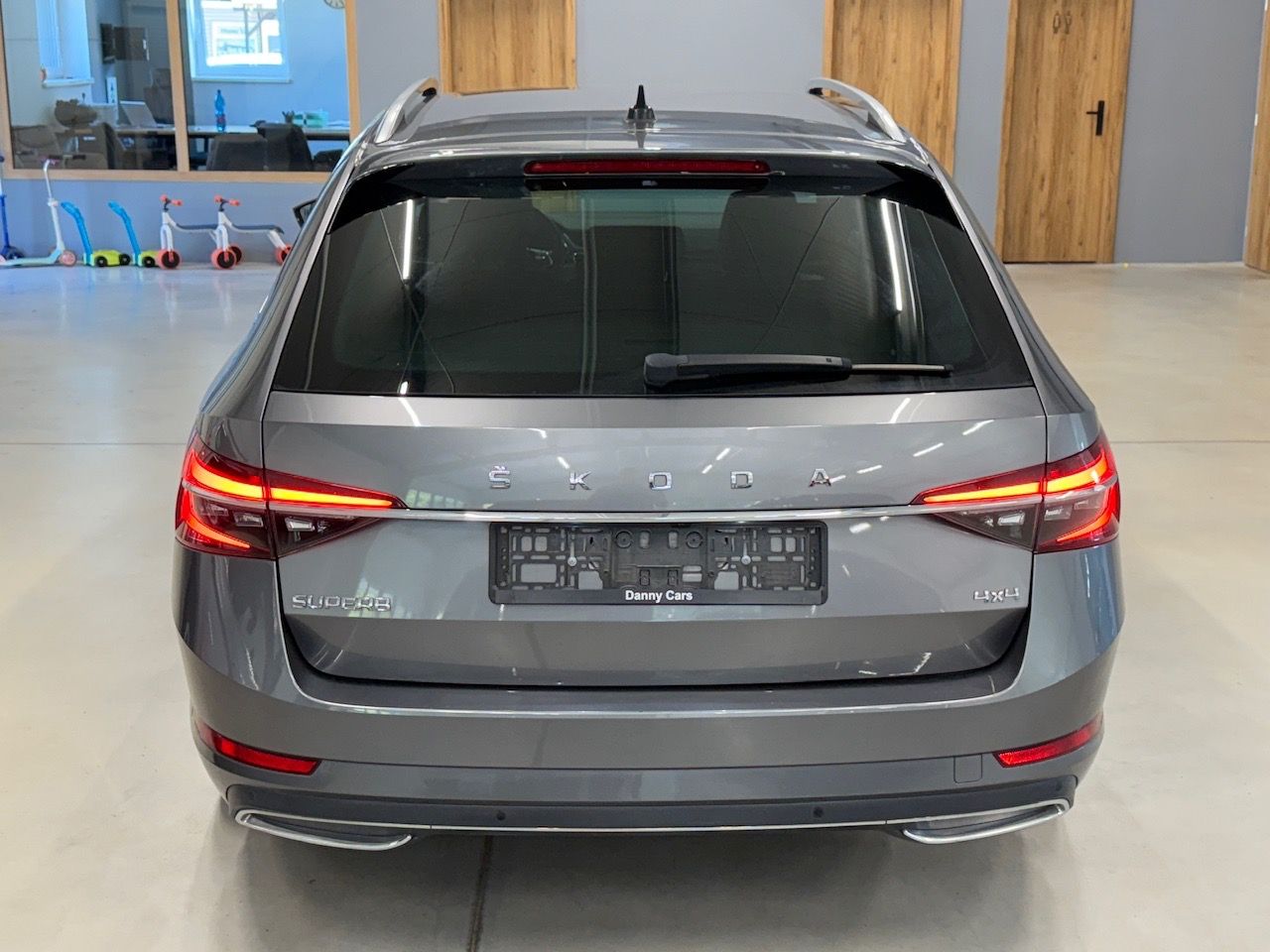 Škoda Superb, 2.0TDI 4x4 LAURIN & KLEMENT - fotka 6