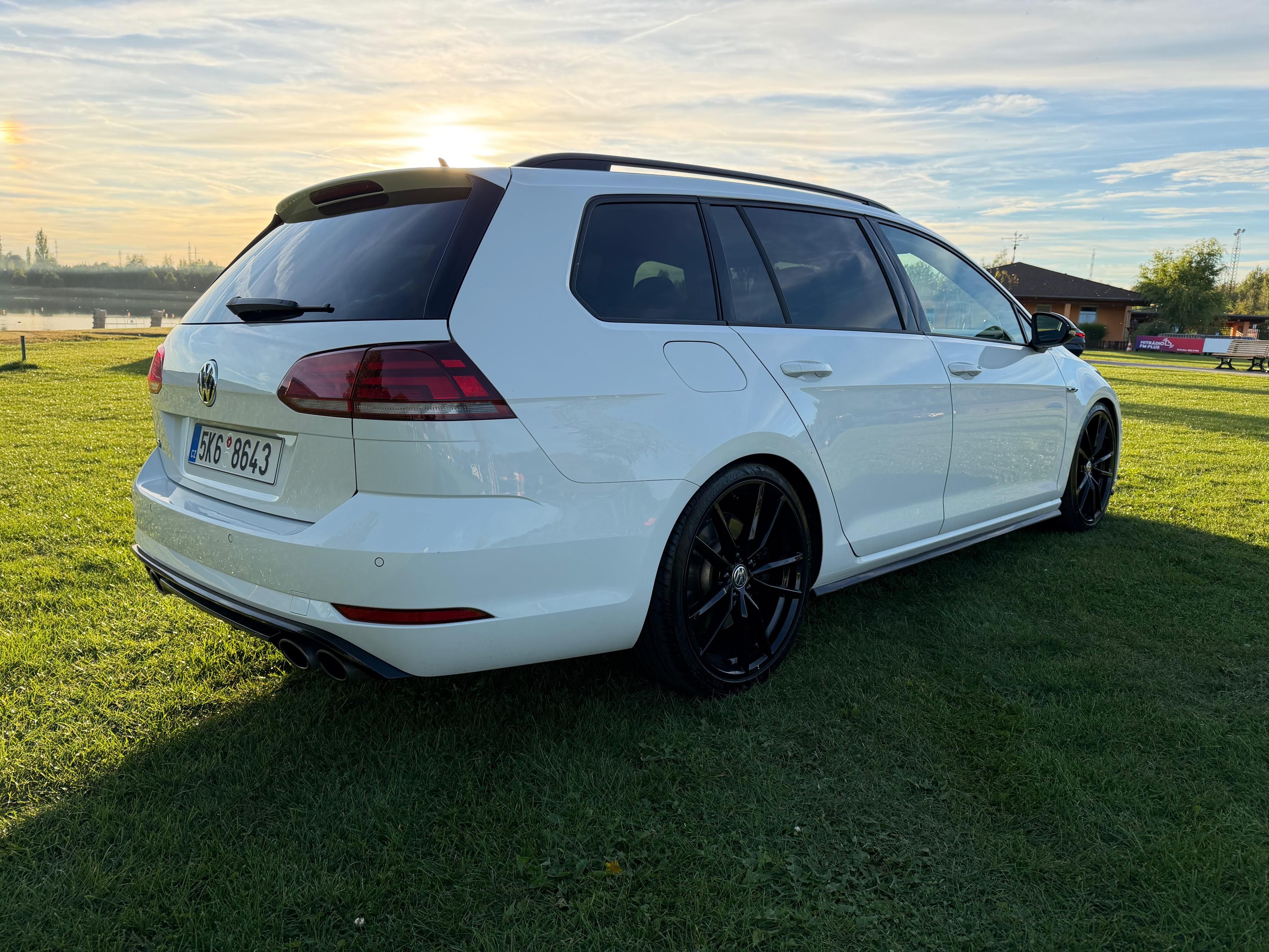 Volkswagen Golf, 7.5 R 221kw - fotka 6