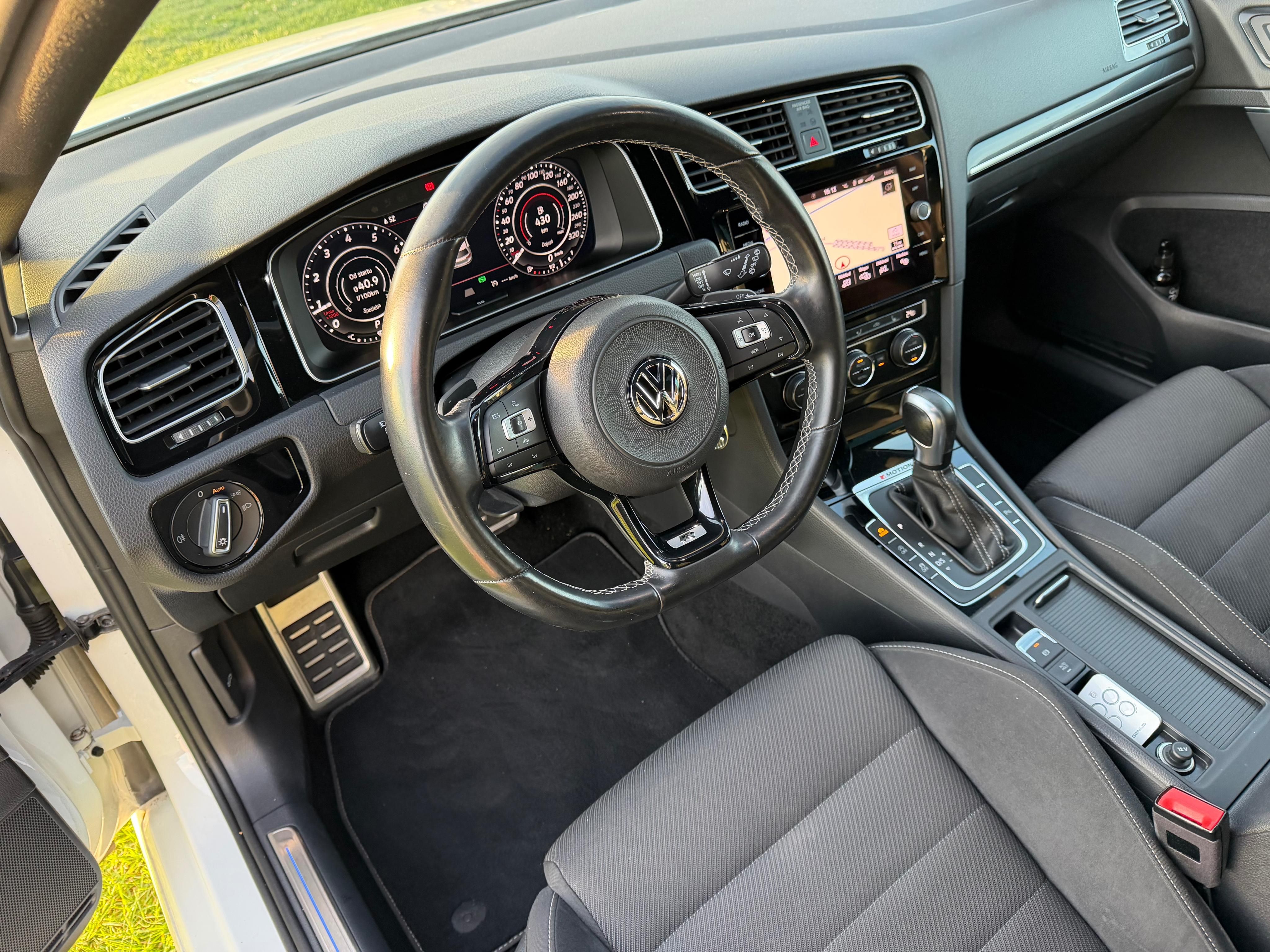 Volkswagen Golf, 7.5 R 221kw - fotka 5