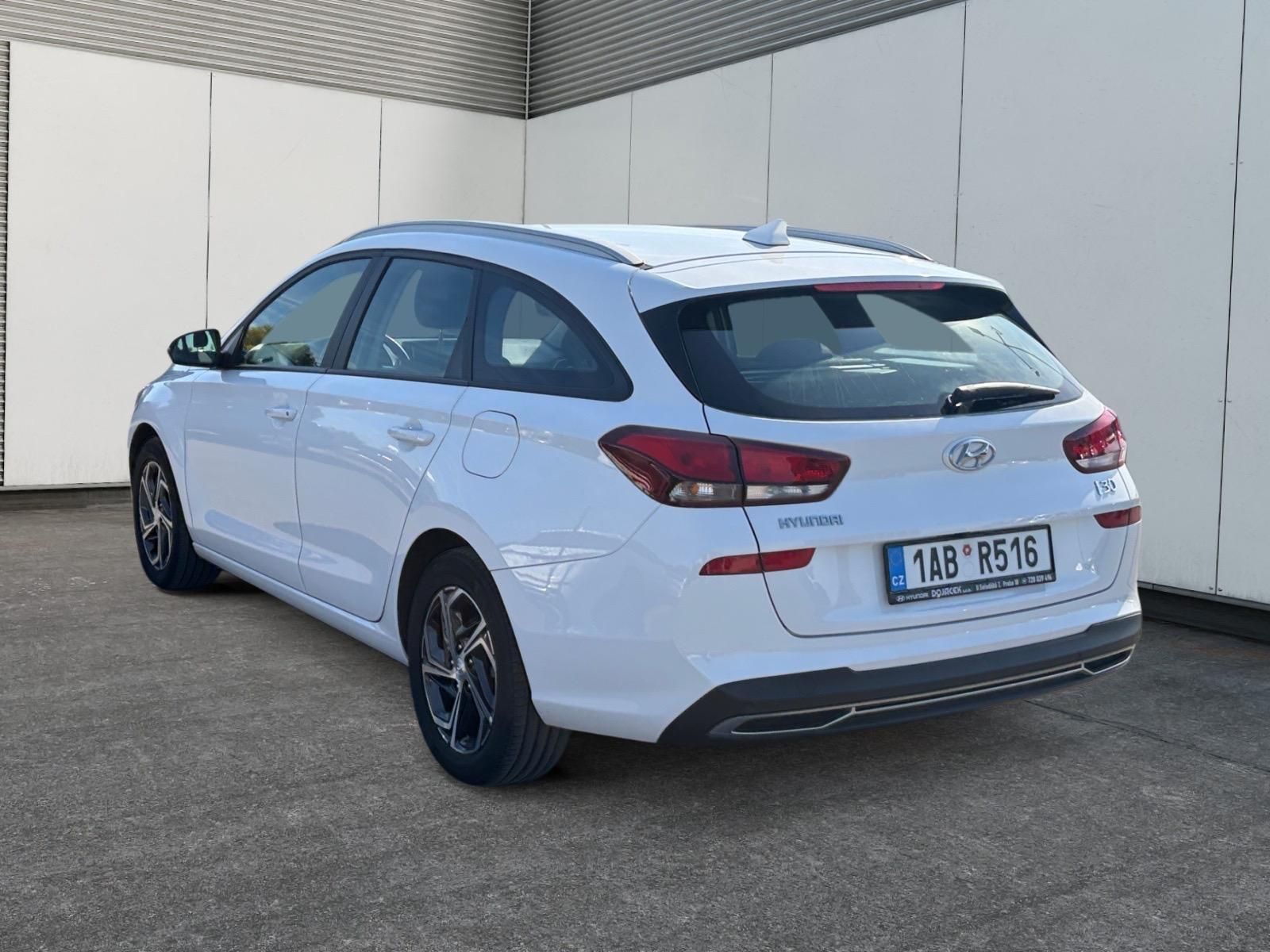 Hyundai i30, FAMILY COMFORT 1.5i 80kW CZ - fotka 4