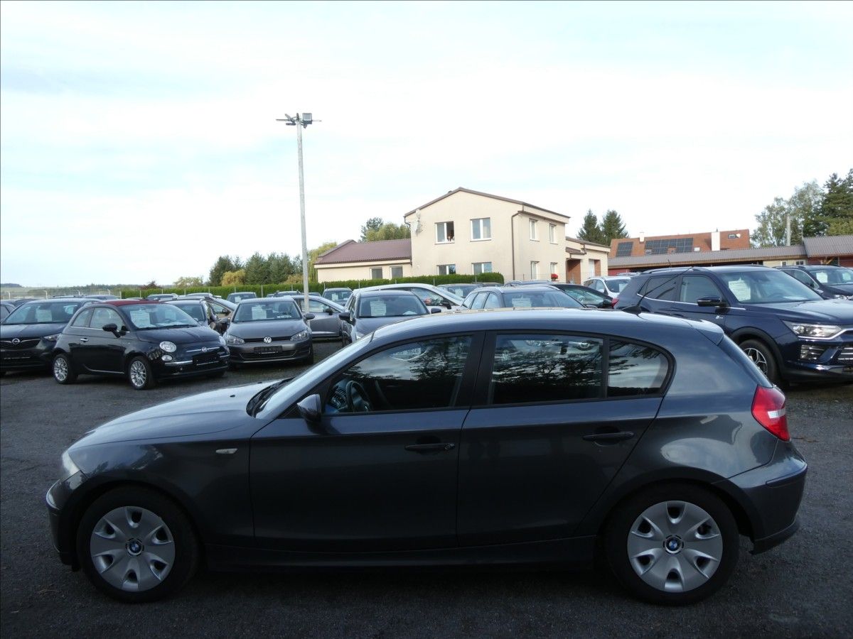 BMW Řada 1, 1,6 i 85kW serviska, 2.majitel - fotka 5