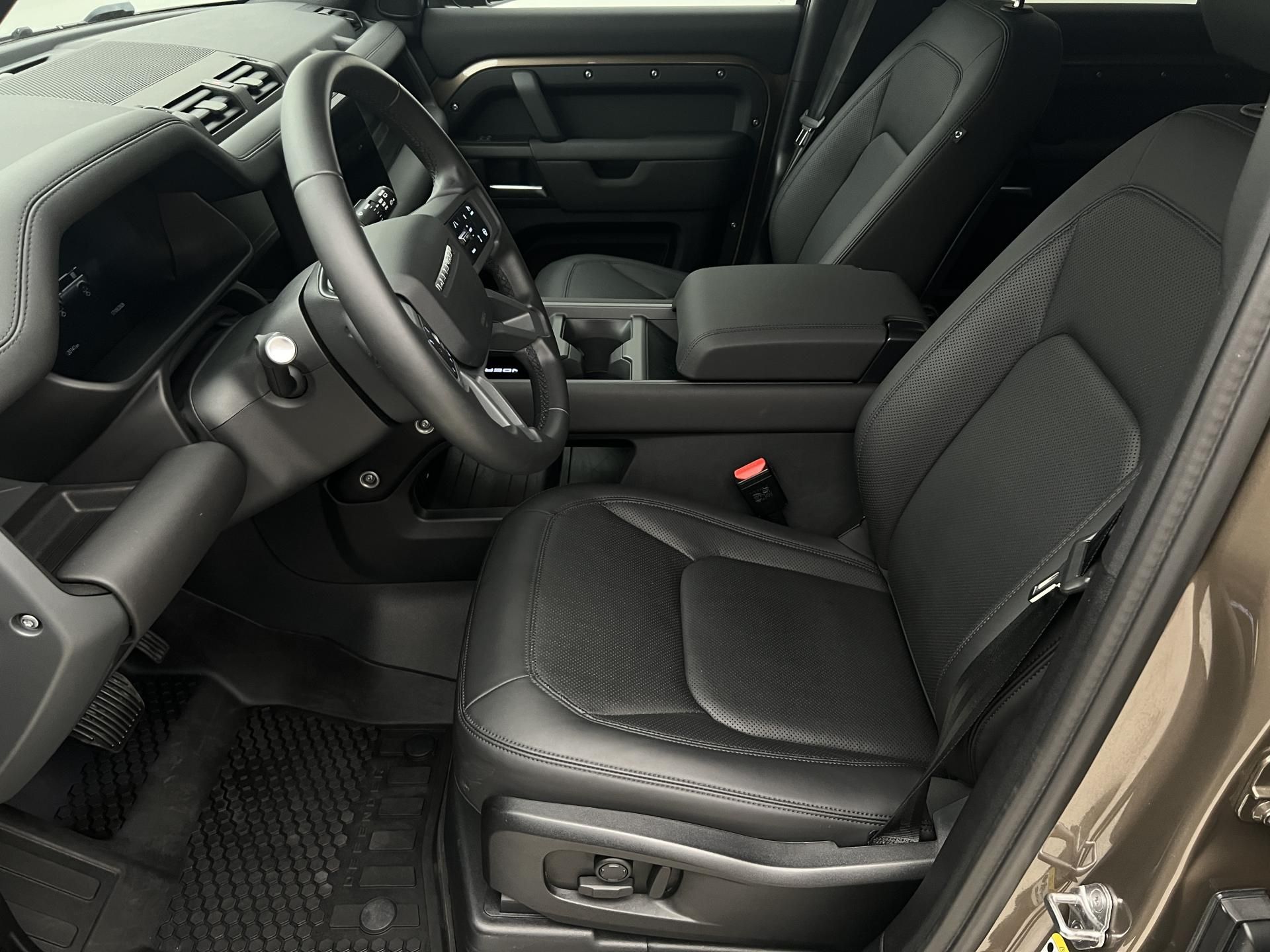 Land Rover Defender, 110 D300 X-DYNAMIC SE 1. maj. - fotka 3