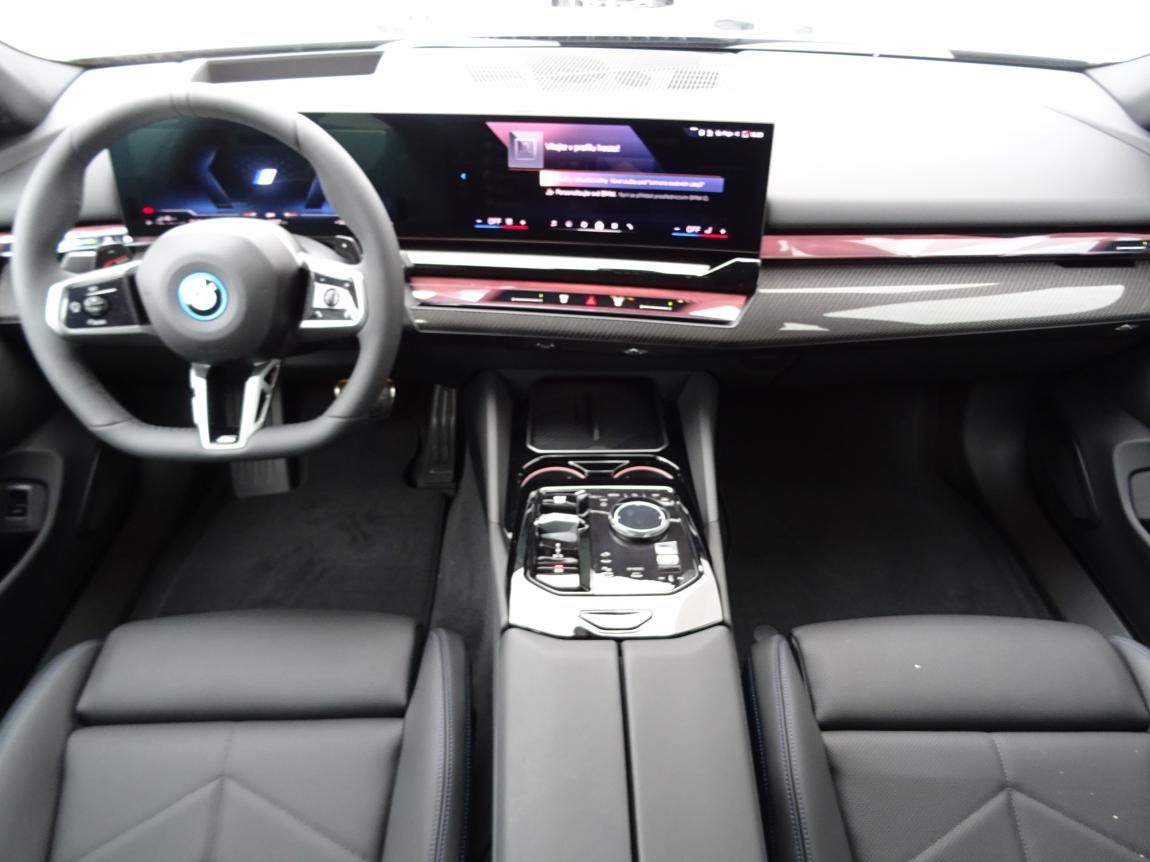 BMW Řada 5, 530e xDrive Touring - fotka 4