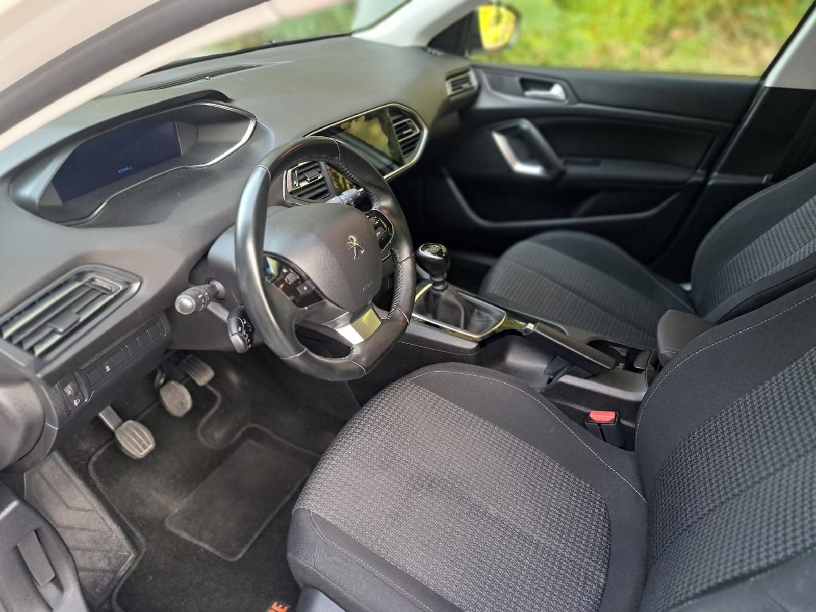 Peugeot 308, Peugeot 308 SW Active Pack 1.2 - fotka 6