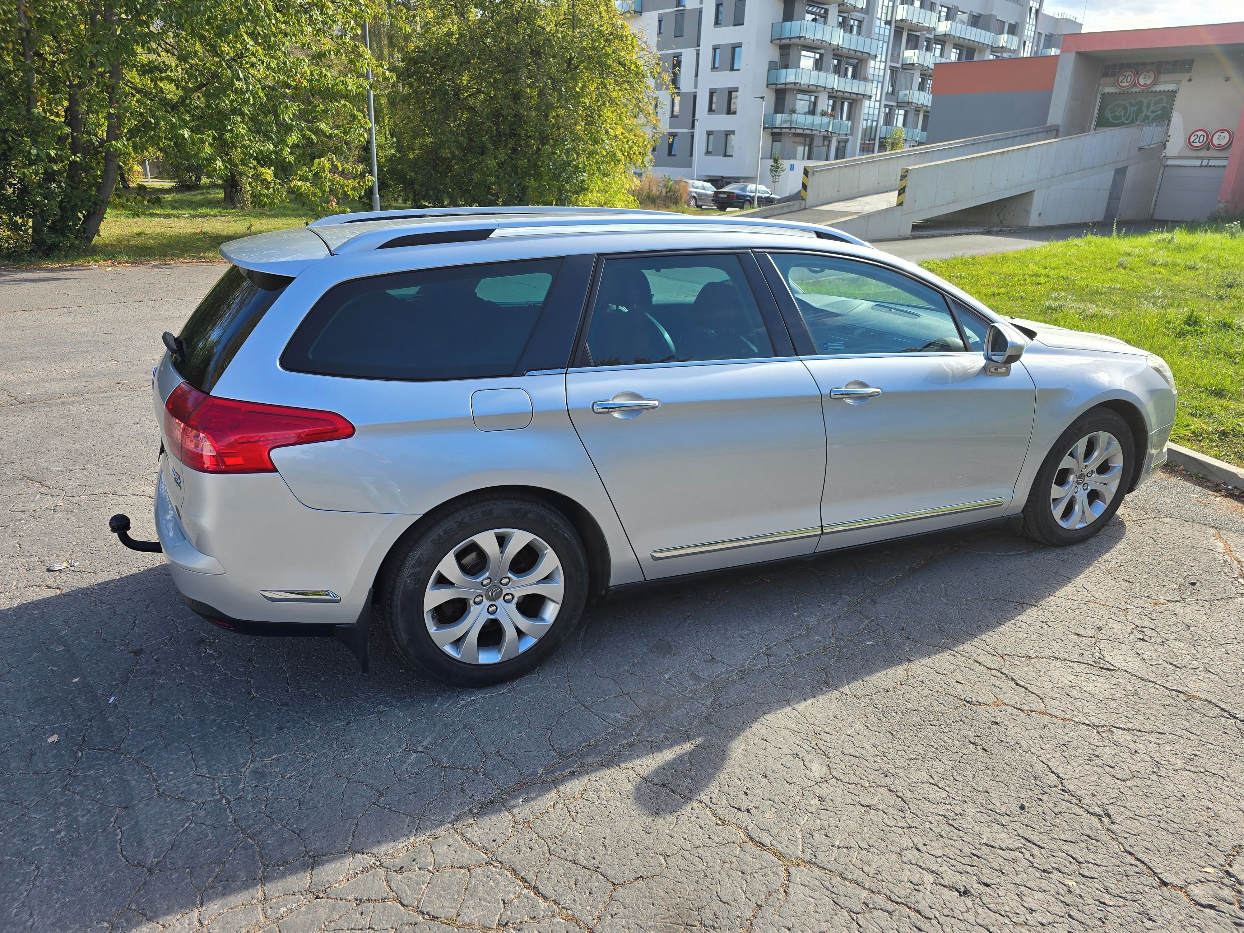 Citroën C5, Citroën C5 X7 2.0 HDi Exclusiv - fotka 3