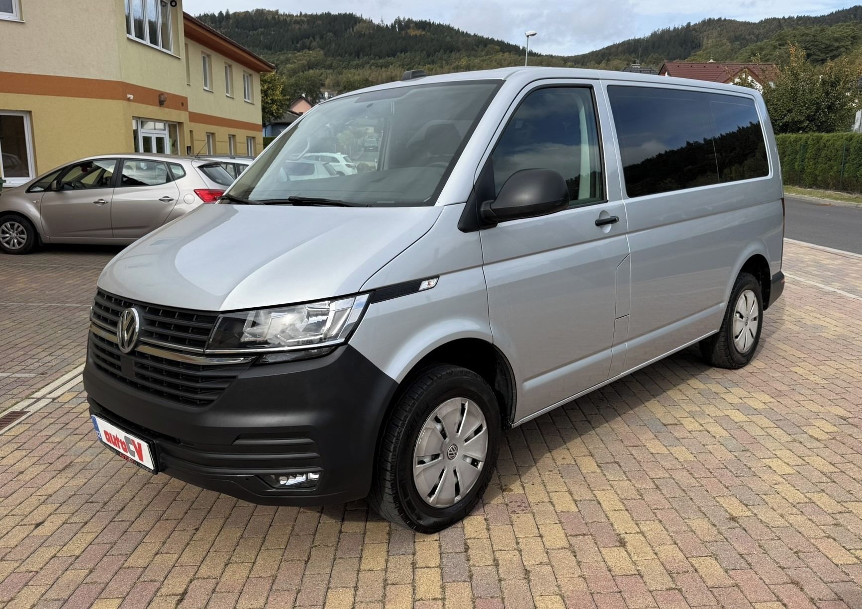 Volkswagen Transporter, T6.1 2.0 TDI 110kW DSG 5 MÍST - fotka 2