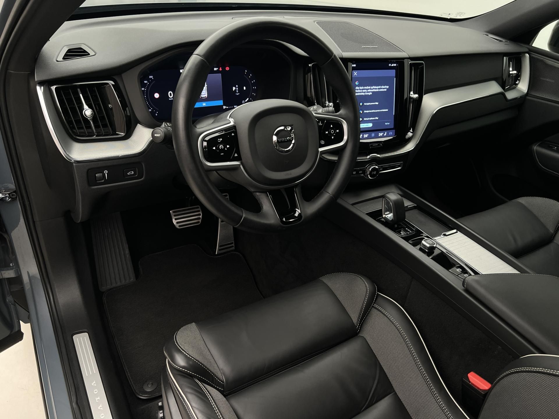Volvo XC60, B4 AWD R-DESIGN AUT CZ - fotka 4