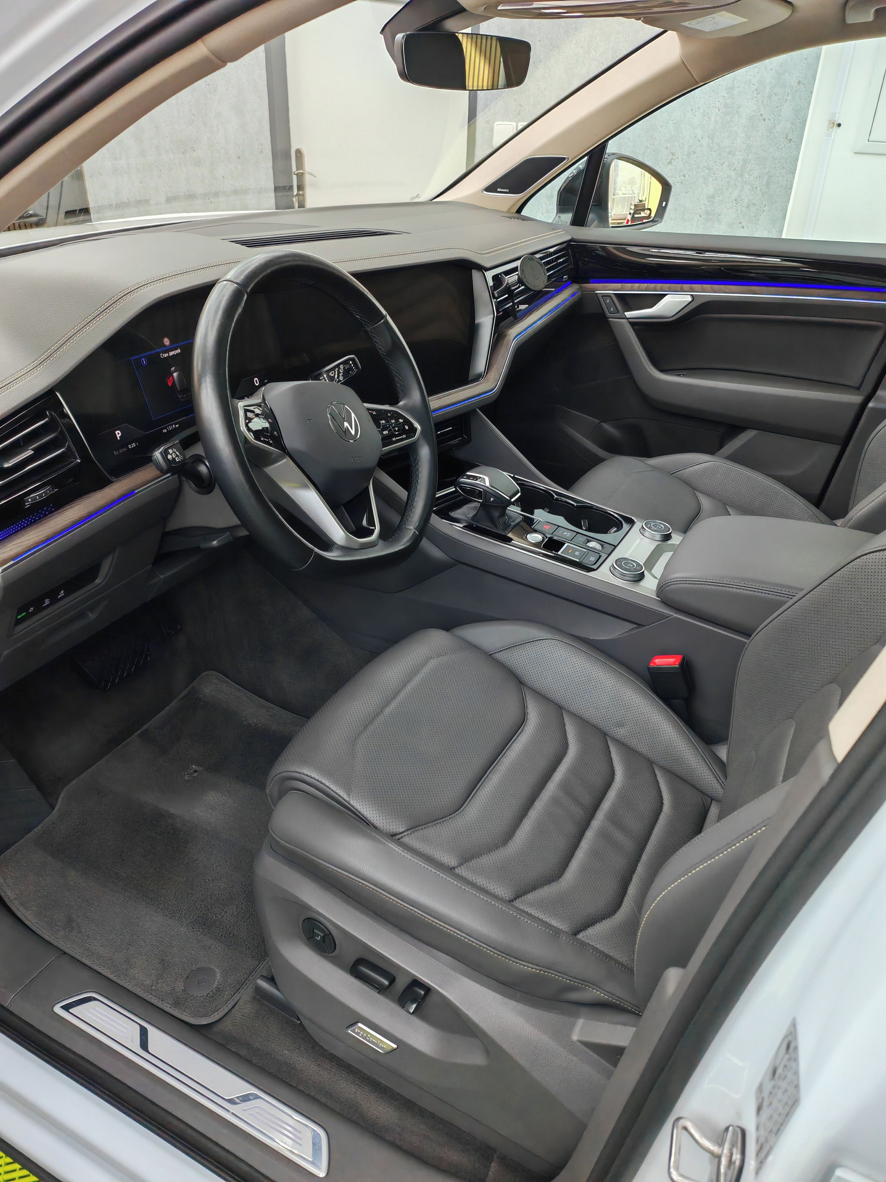 Volkswagen Touareg, 4Motion+MATRIX+PANO+HUD+360 - fotka 6