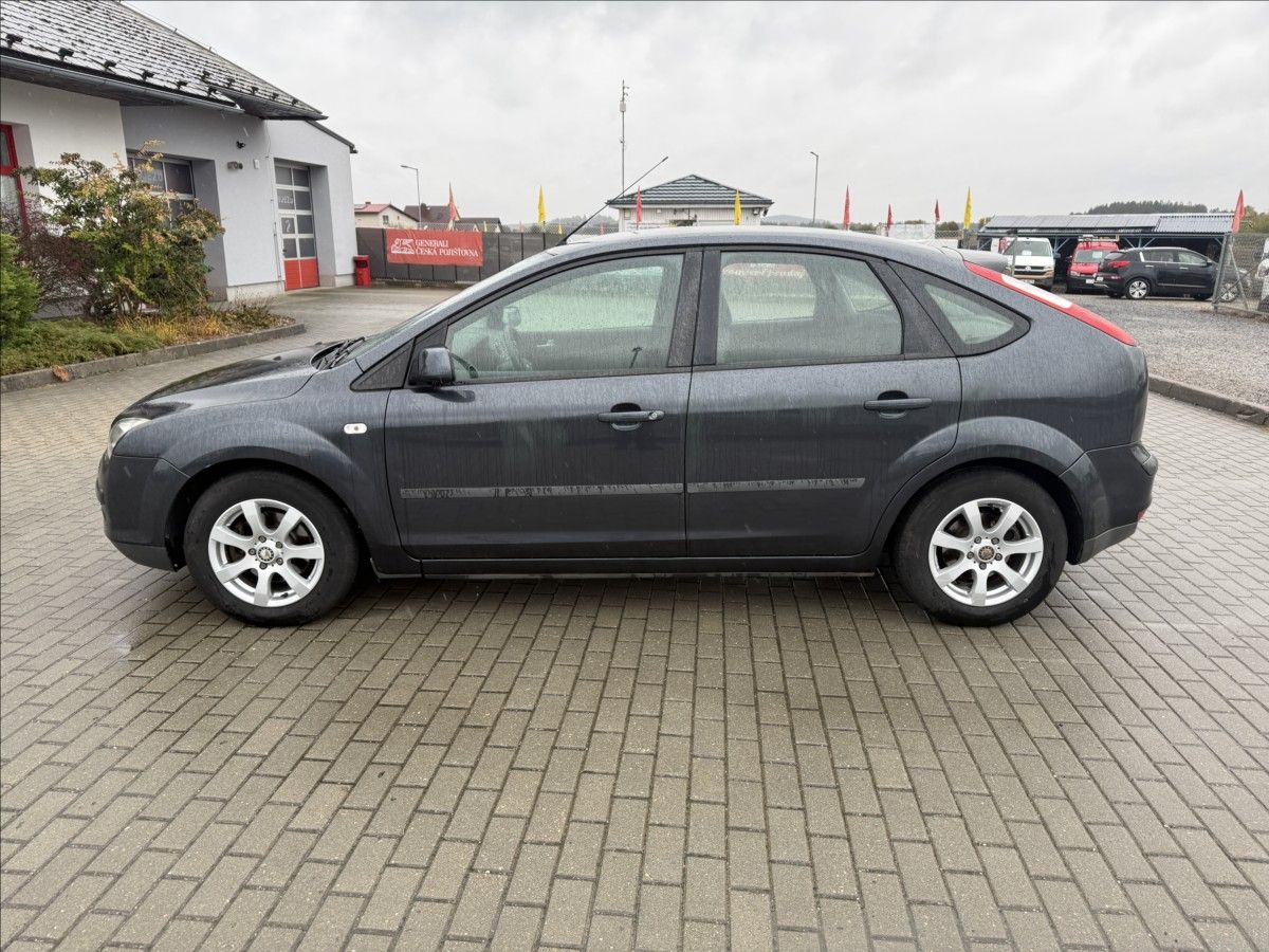 Ford Focus, 1,6 i 16V 74kw Klima Tažné 2sa - fotka 2