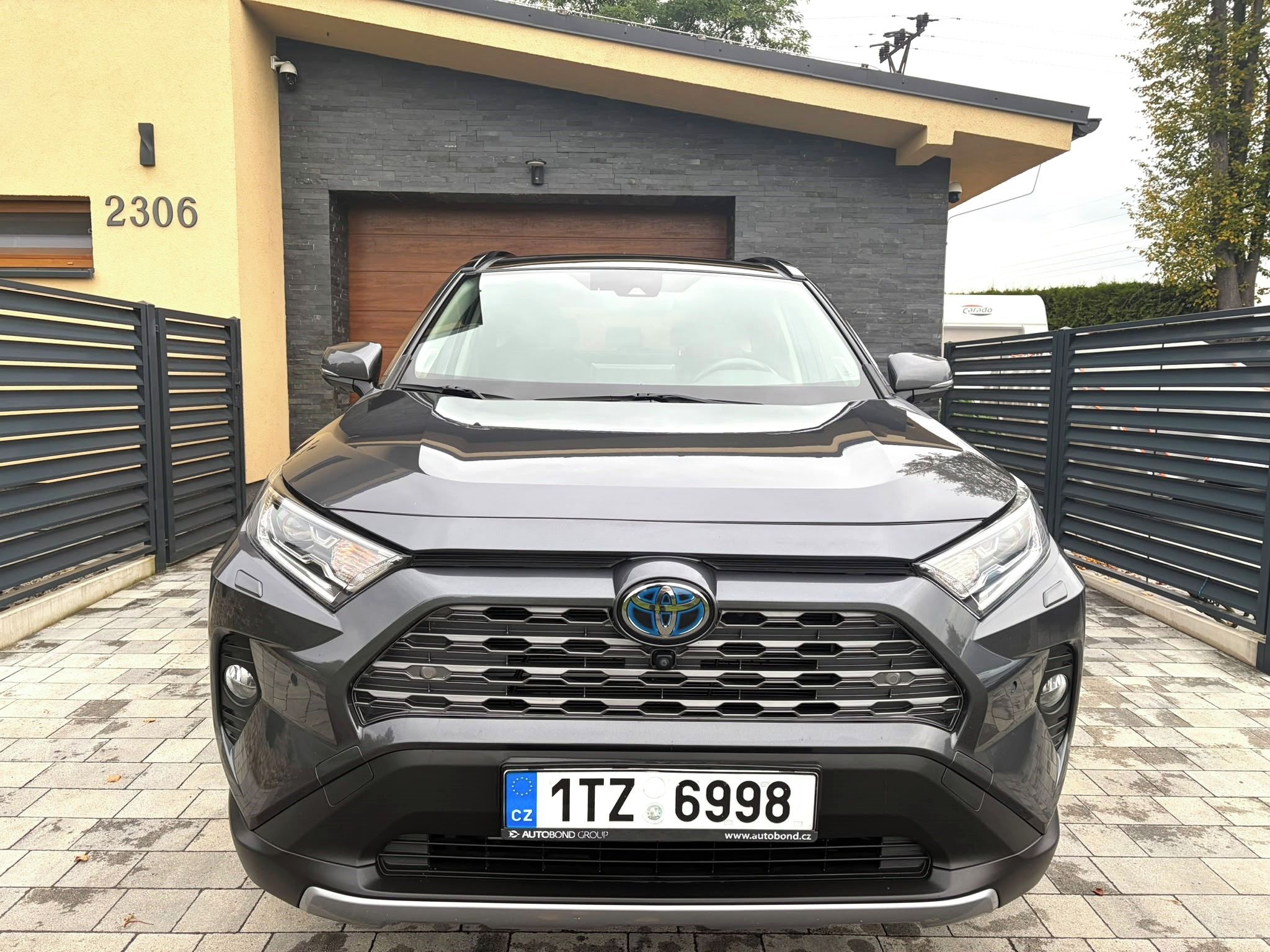 Toyota Rav4, 2.5i HYBRID 131Kw 4x4 - fotka 2