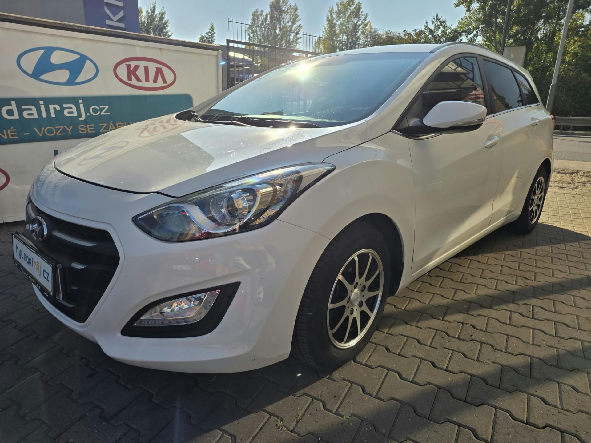 Hyundai i30, 1.6-DPH-PĚKNÝ STAV-AUT.KLIMA - fotka 6