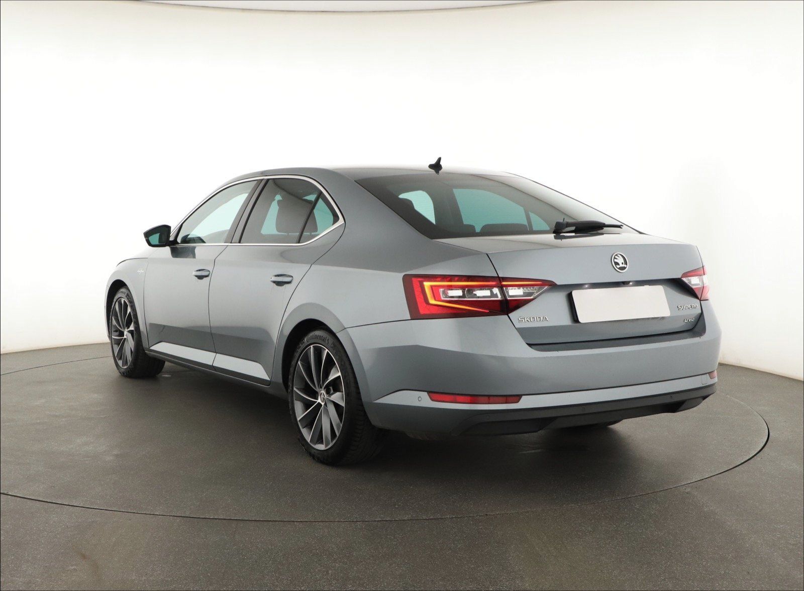 Škoda Superb, 2.0 TDI, Laurin&Klement - fotka 4